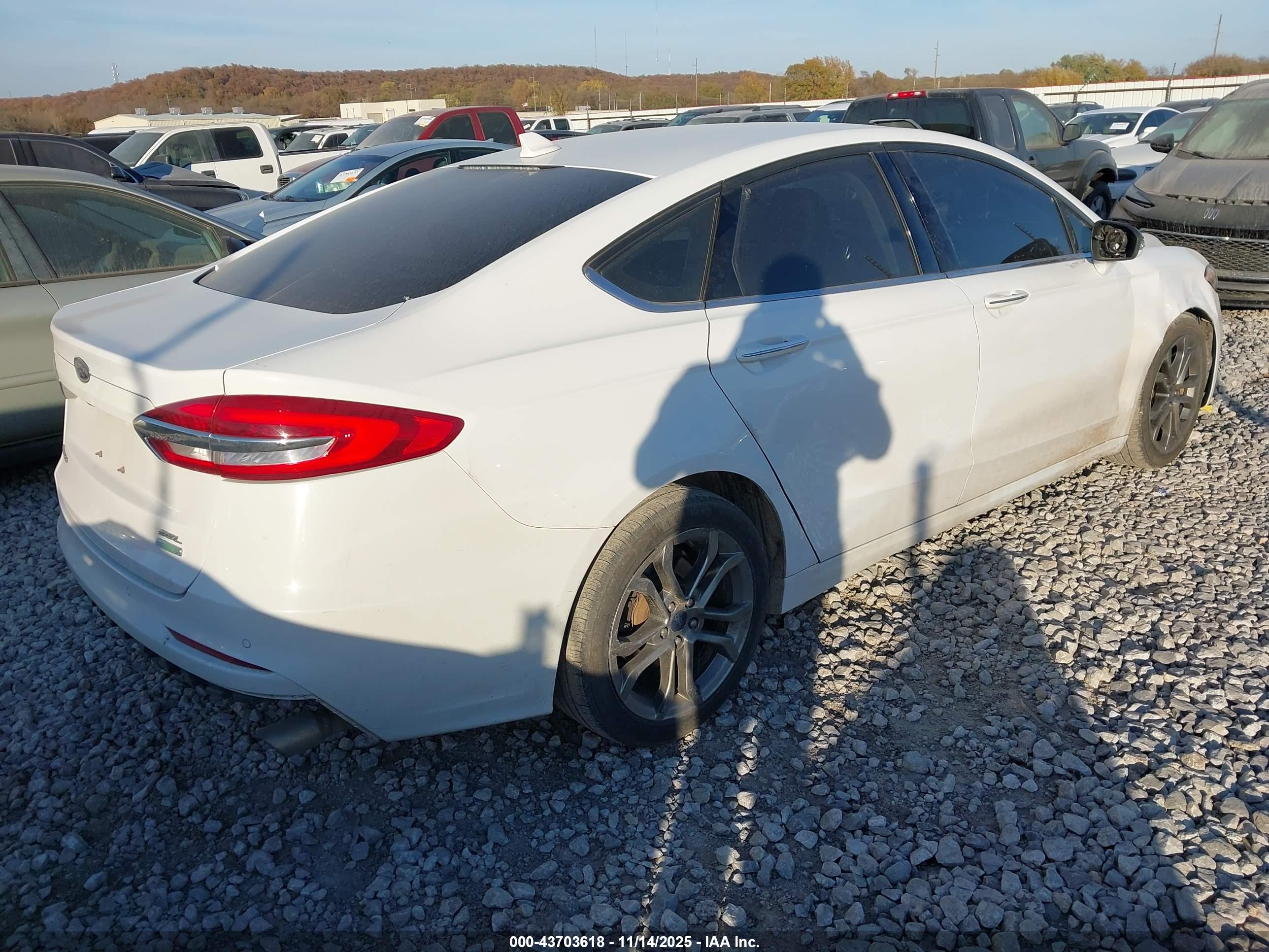FORD FUSION image 4