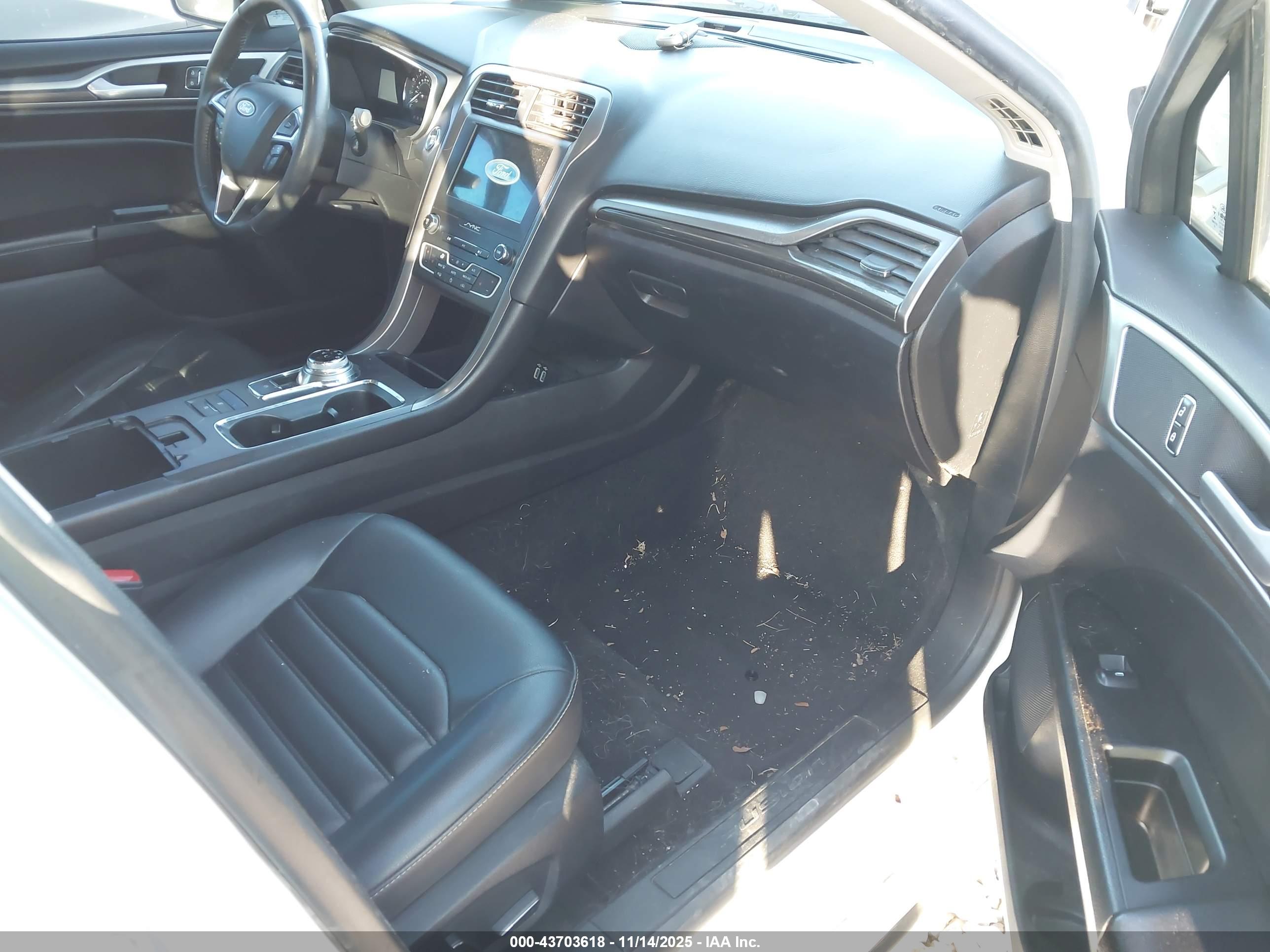 FORD FUSION image 5