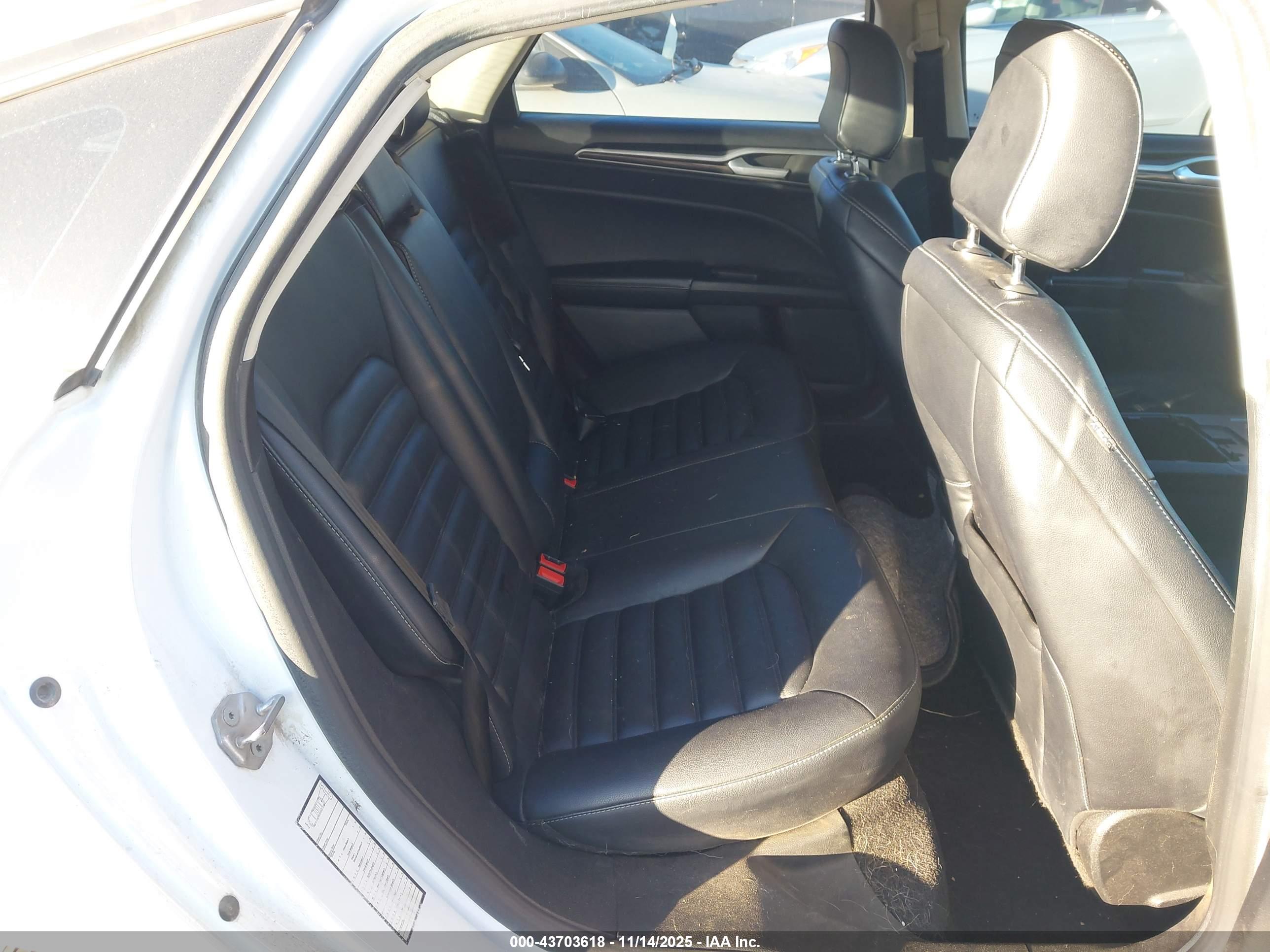 FORD FUSION image 8