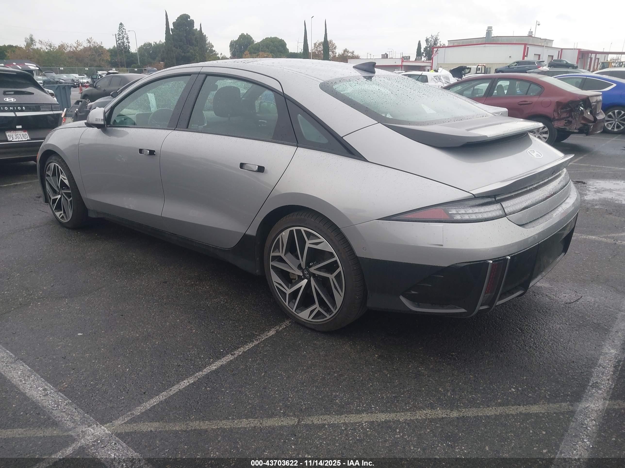 HYUNDAI IONIQ image 3