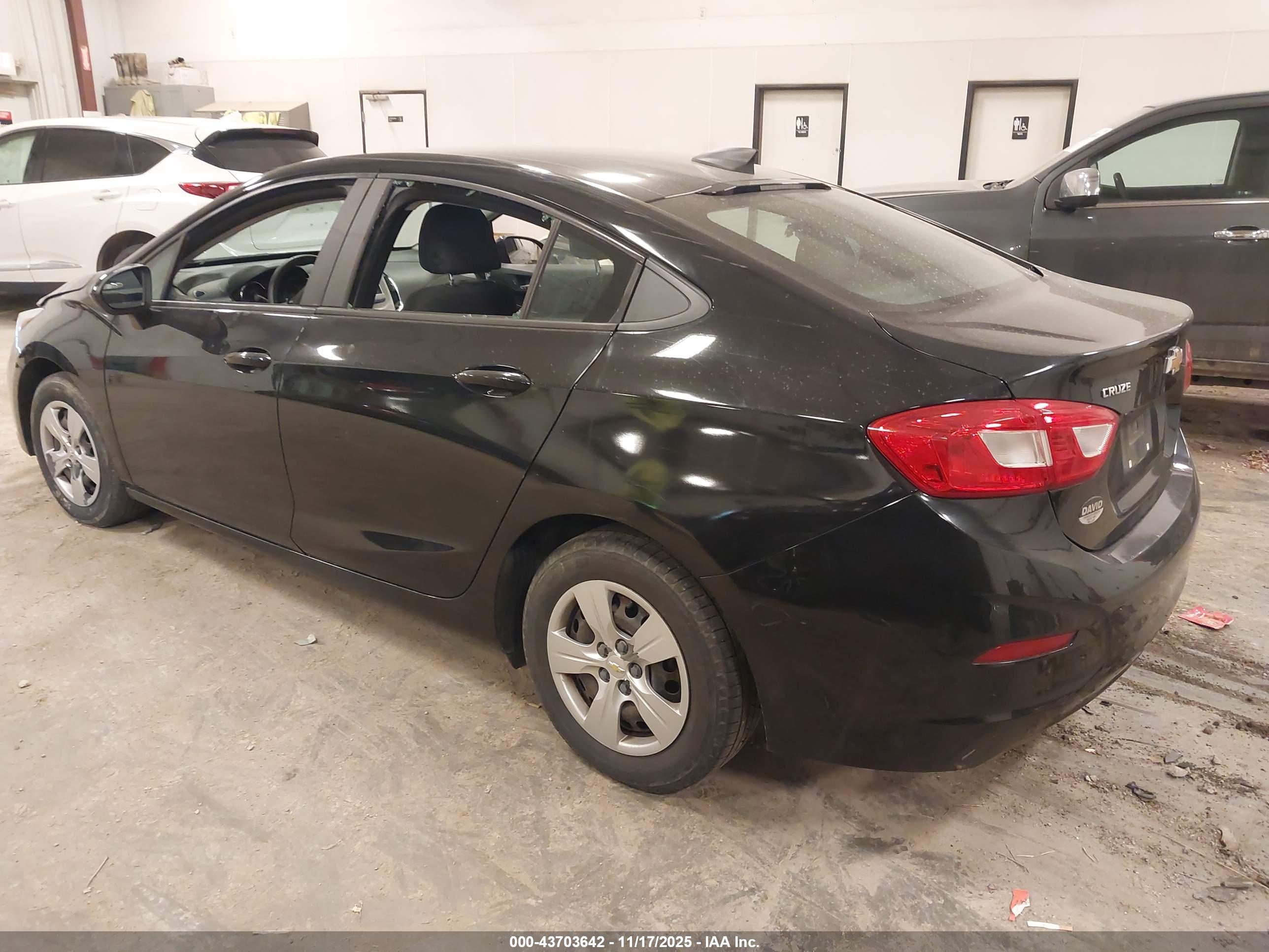 CHEVROLET CRUZE image 3