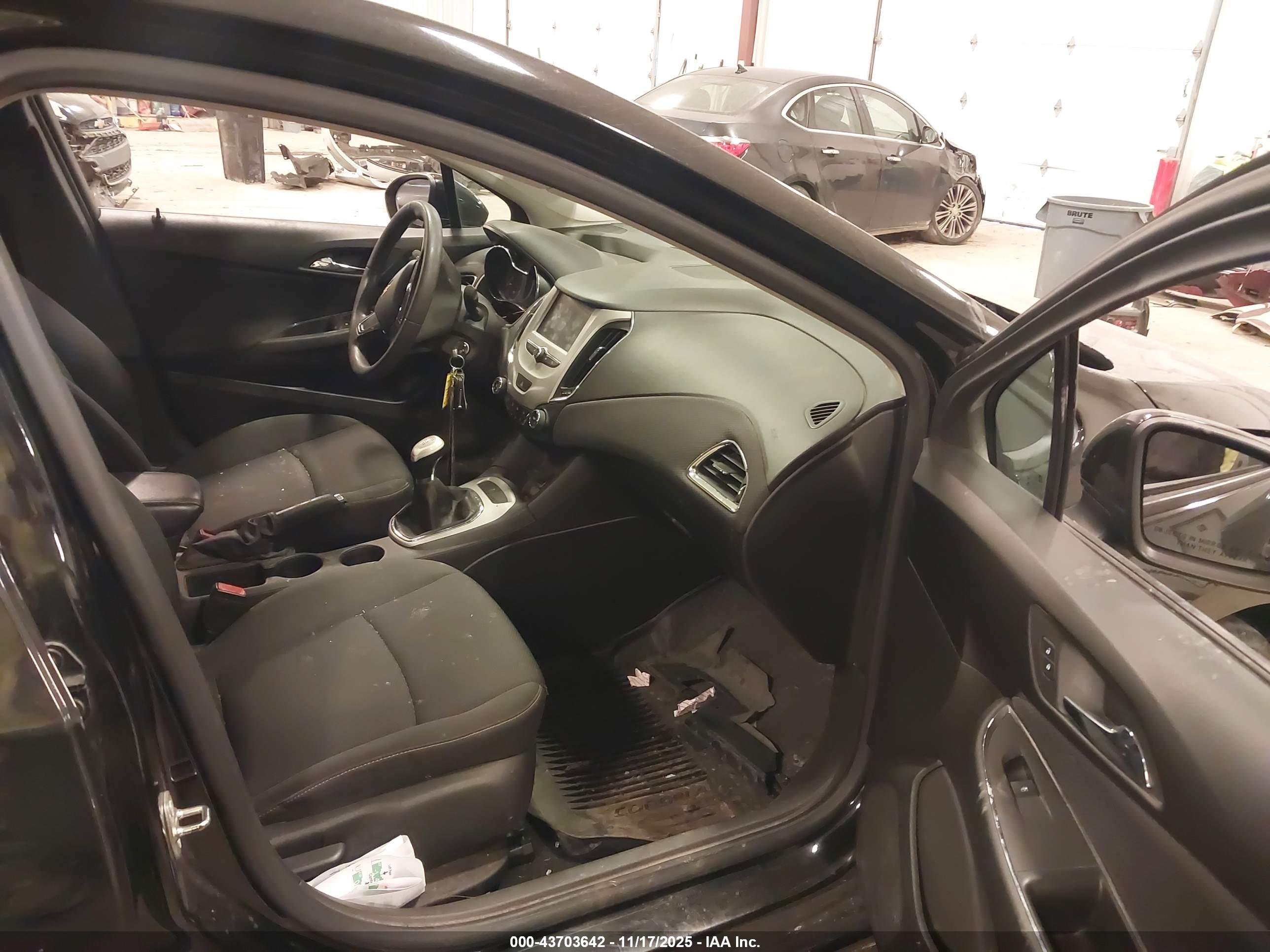 CHEVROLET CRUZE image 5