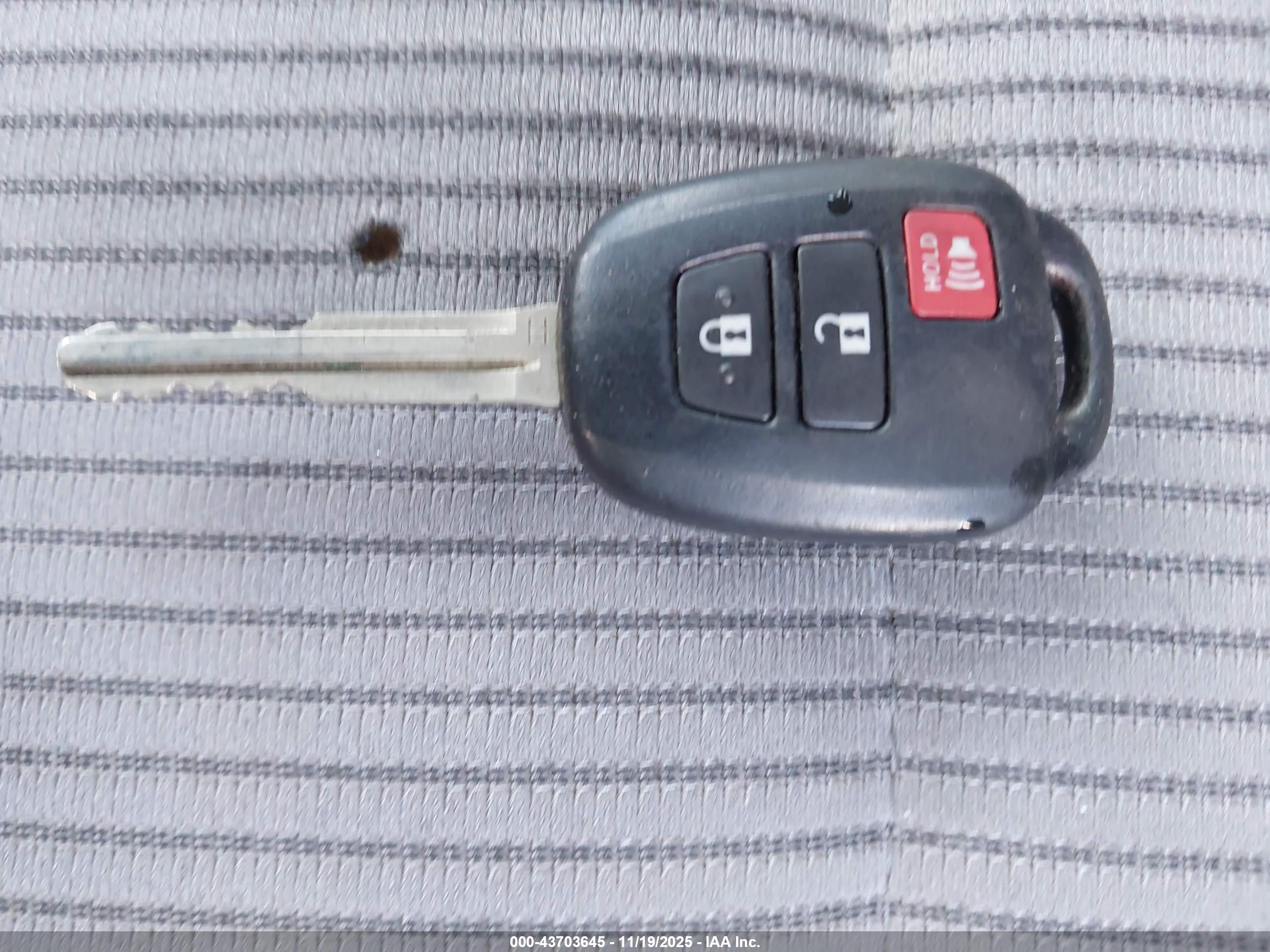 TOYOTA RAV4 image 11