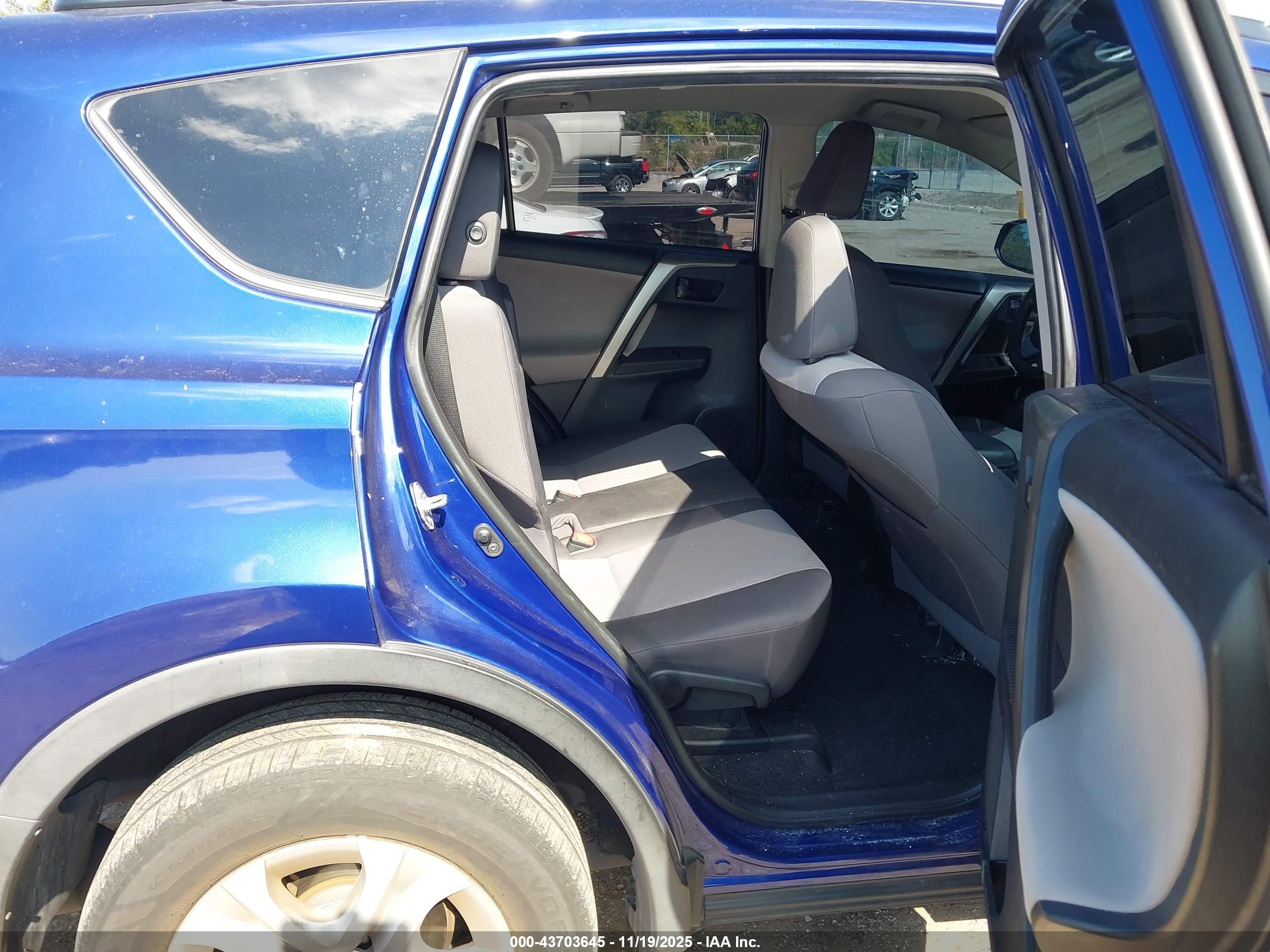 TOYOTA RAV4 image 8