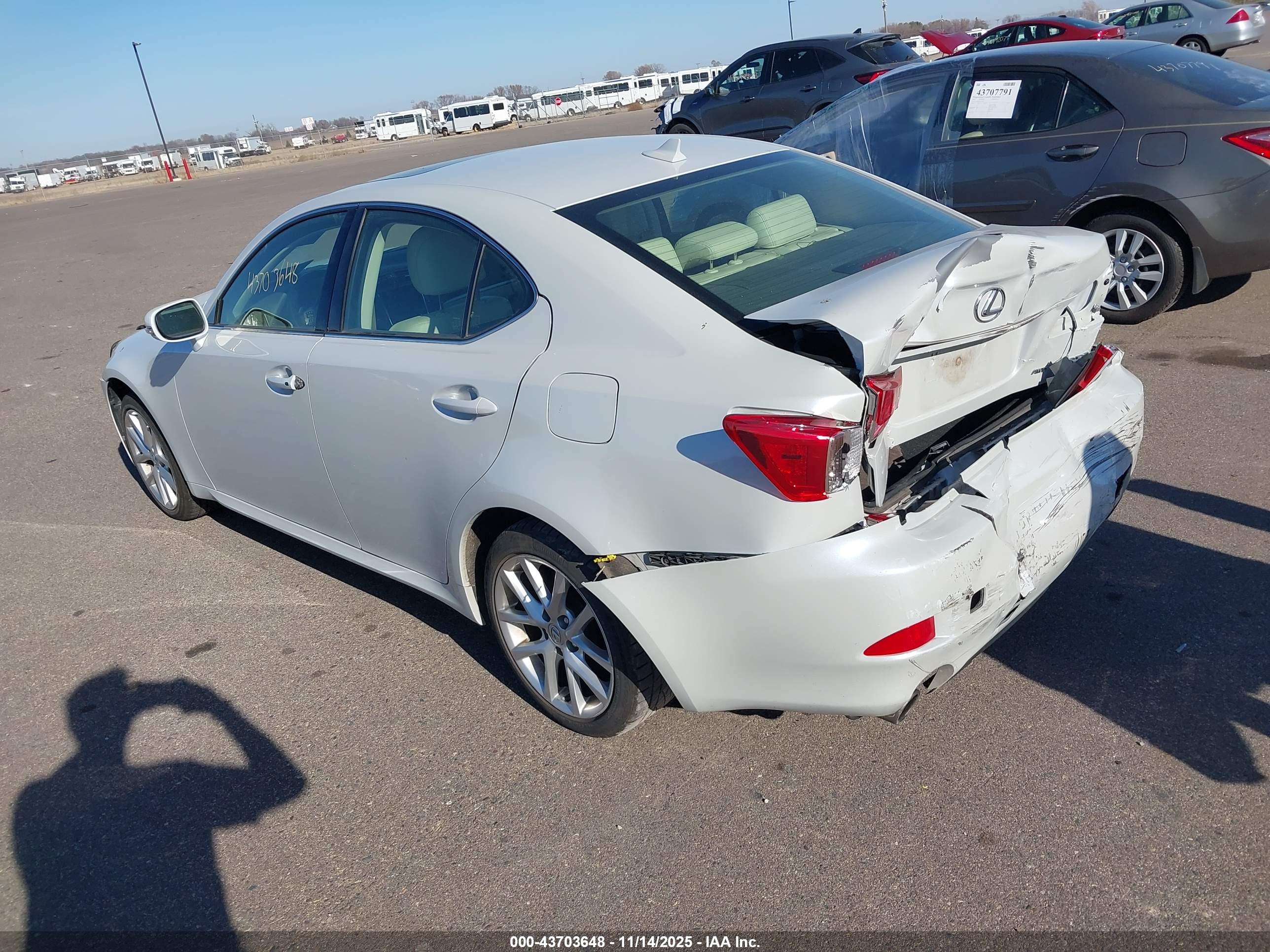LEXUS IS image 3