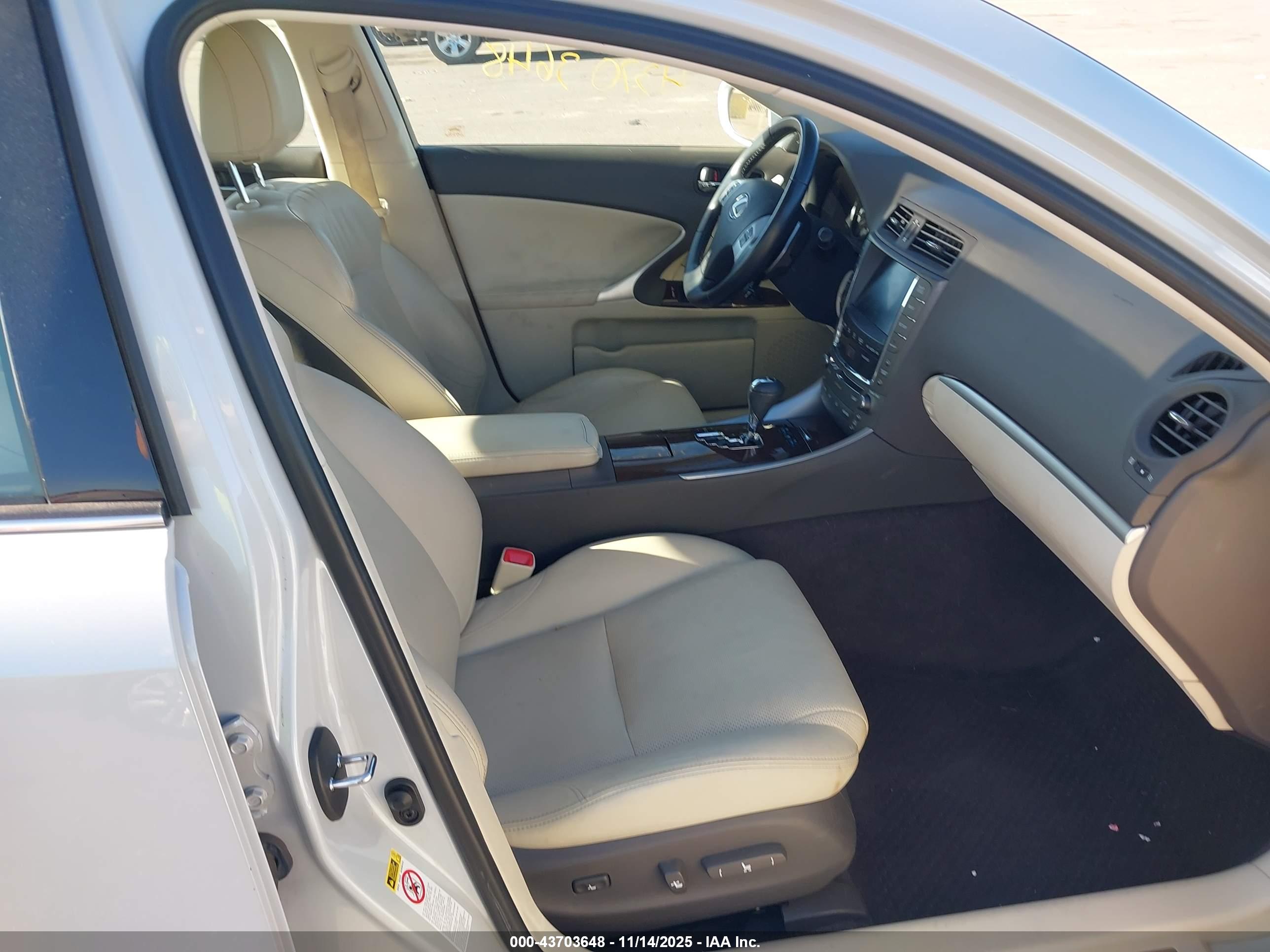 LEXUS IS image 5