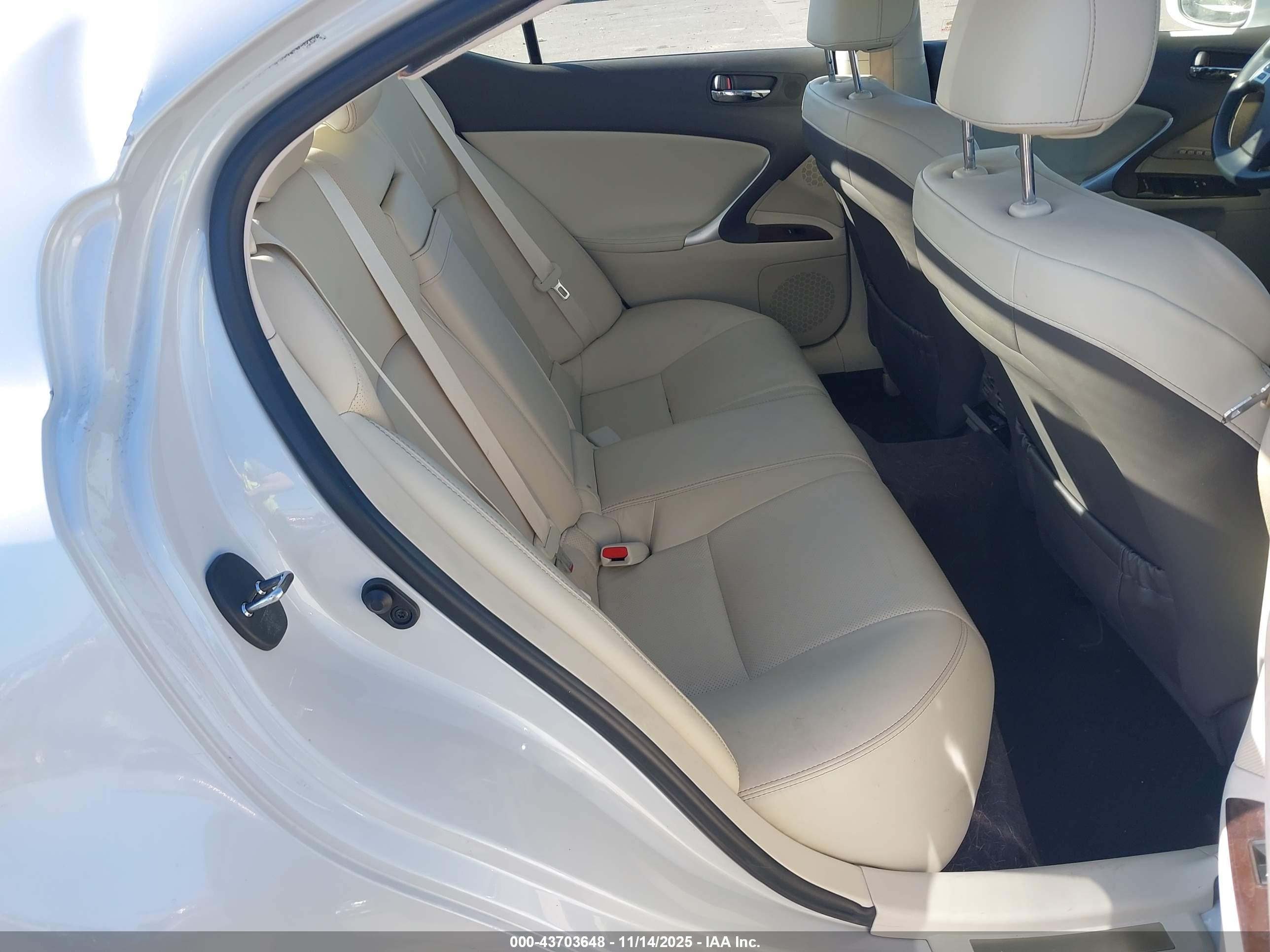 LEXUS IS image 8