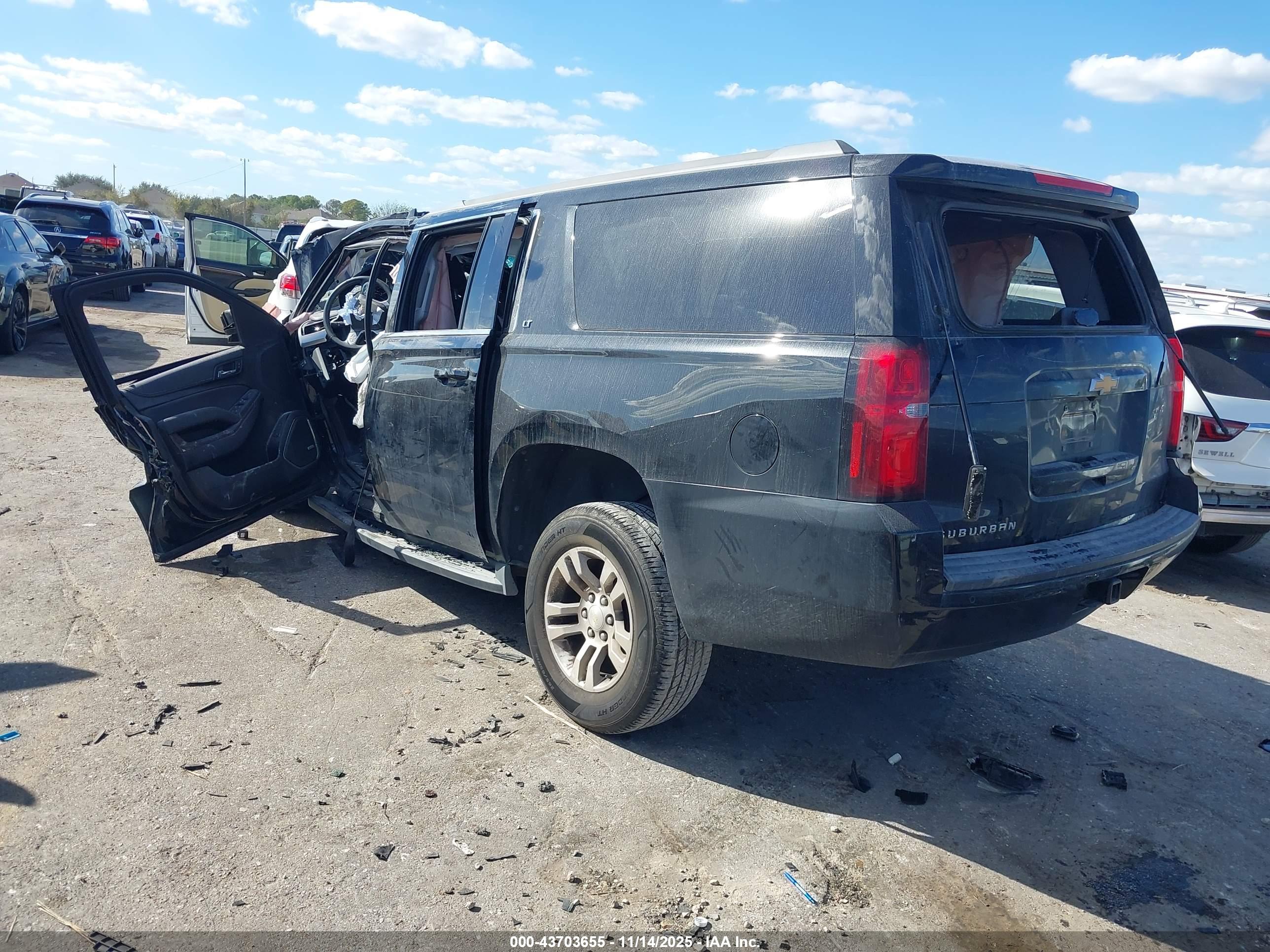 CHEVROLET SUBURBAN image 3