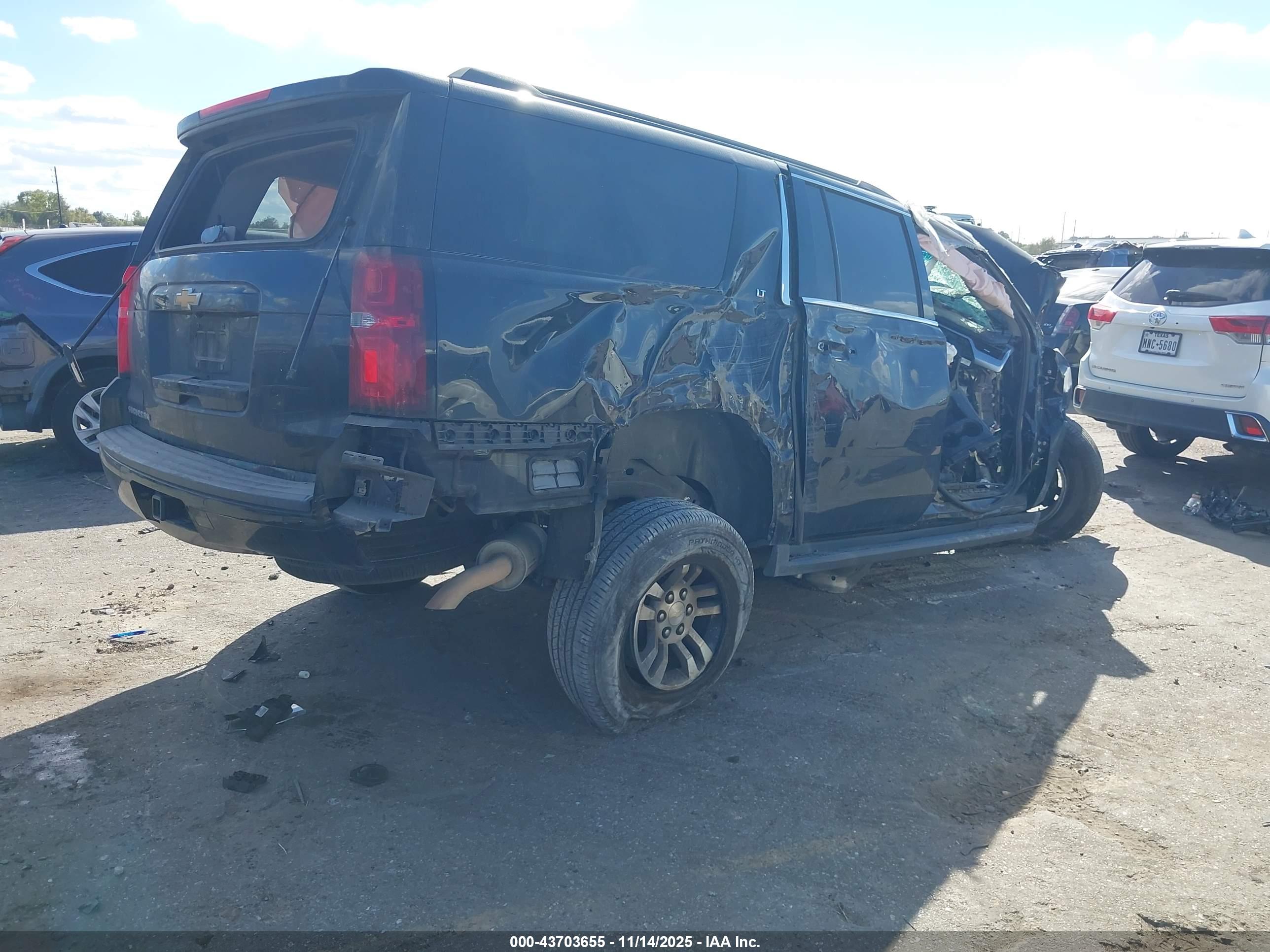 CHEVROLET SUBURBAN image 4