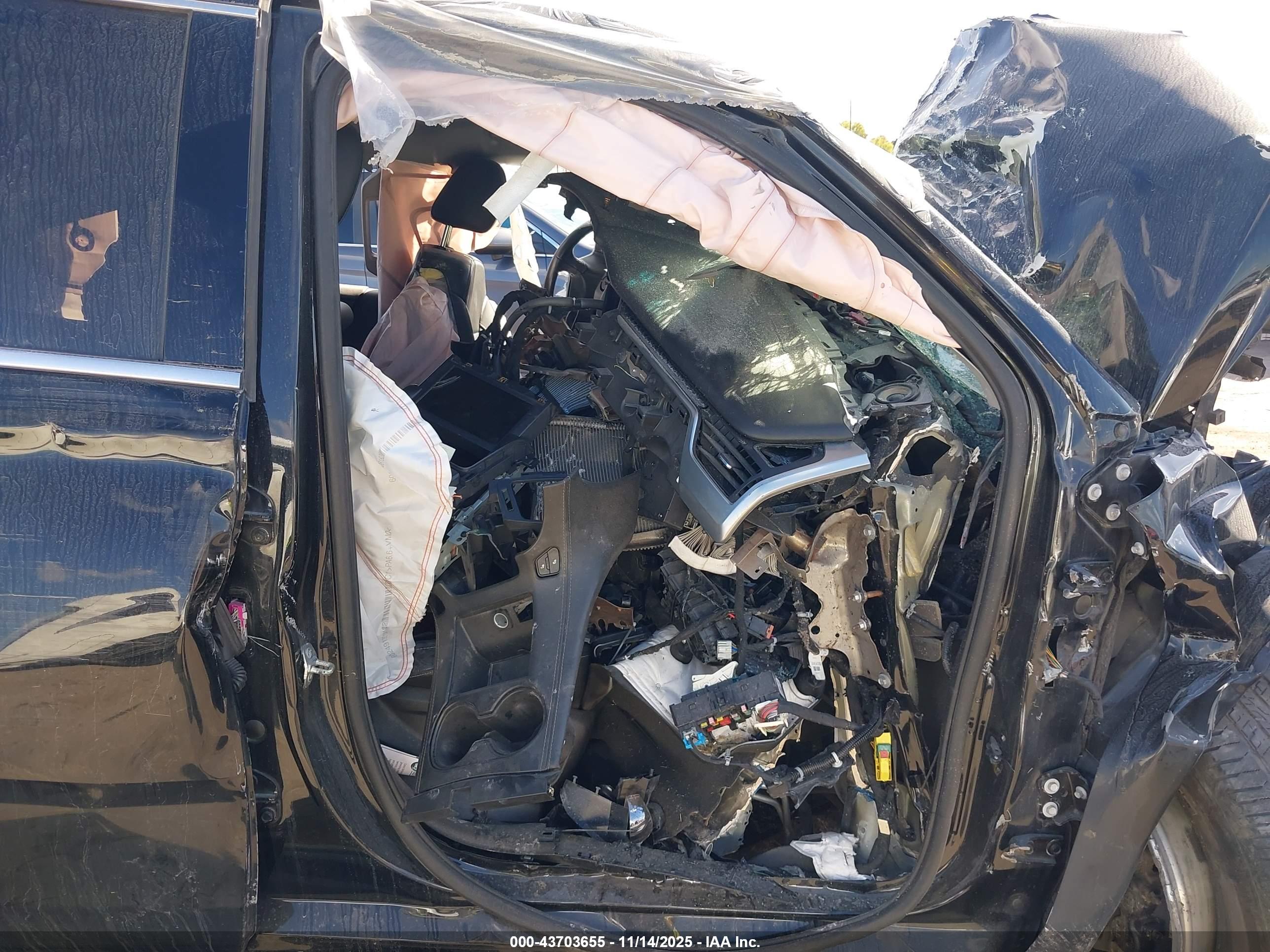 CHEVROLET SUBURBAN image 5