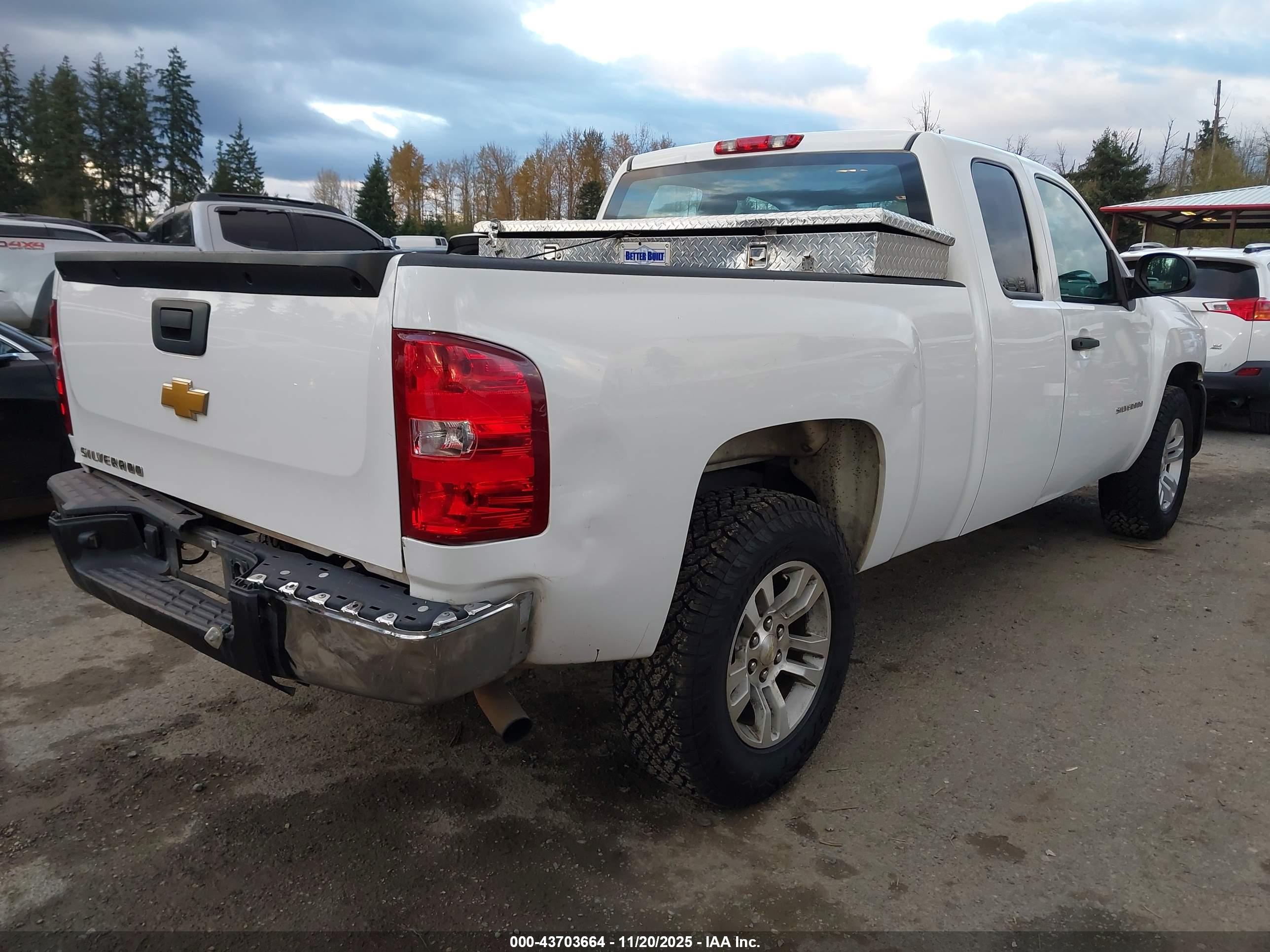 CHEVROLET SILVERADO image 4