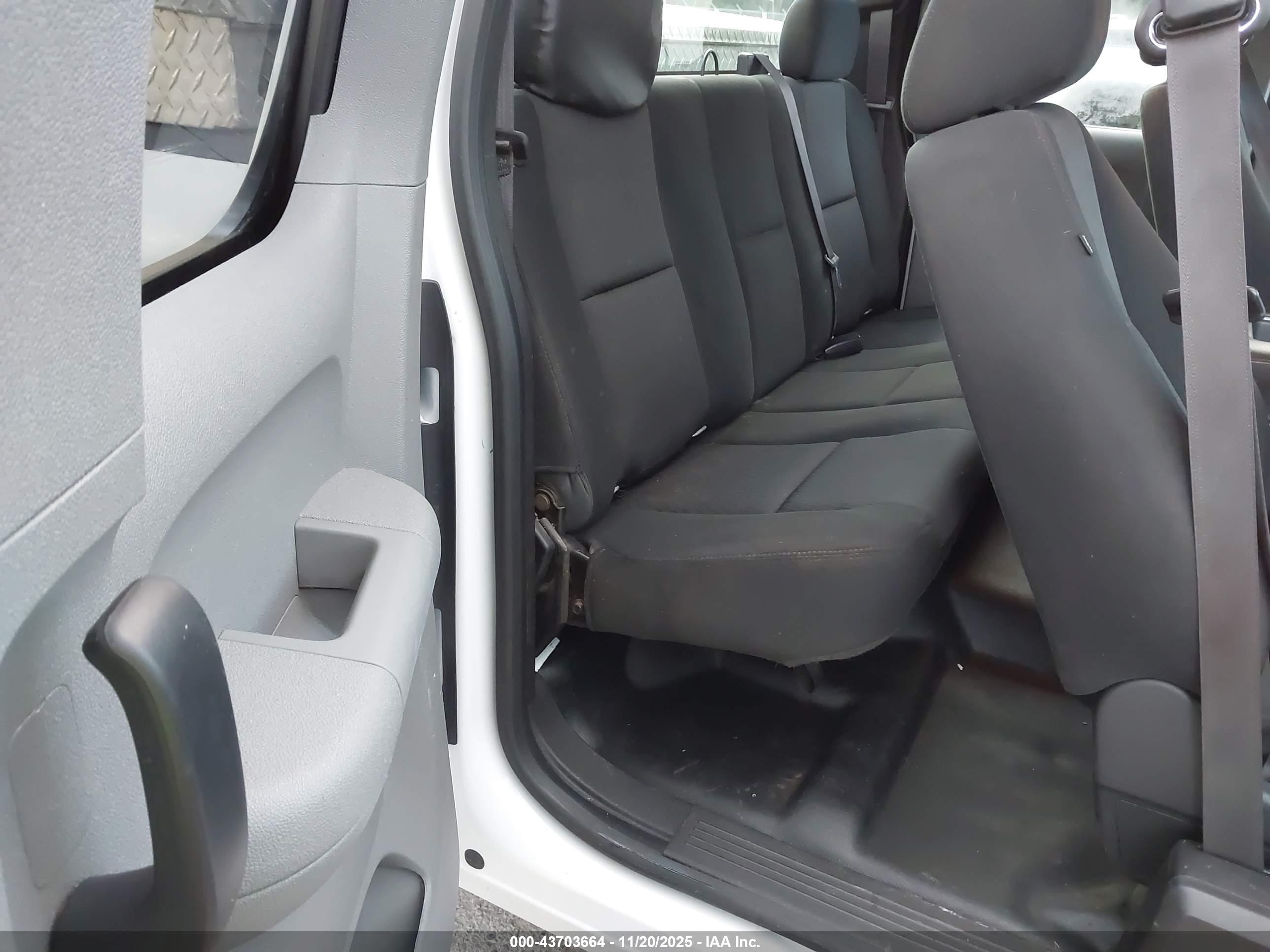 CHEVROLET SILVERADO image 8