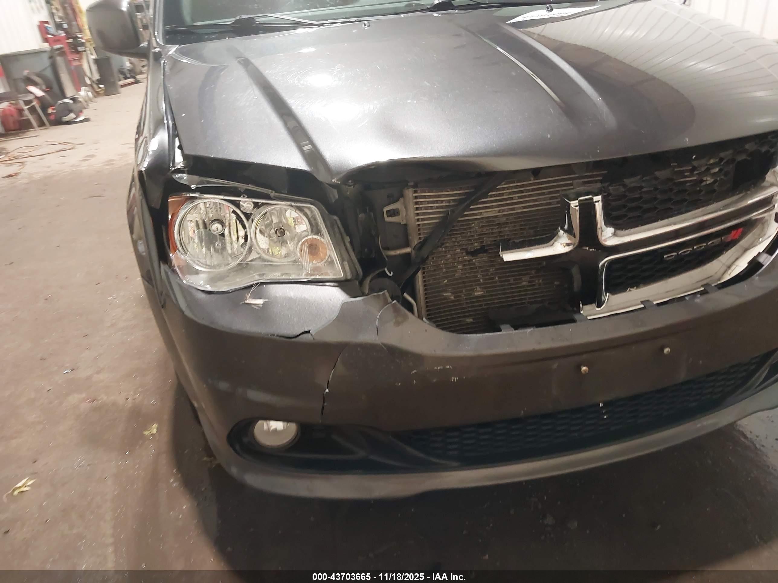 DODGE GRAND image 6