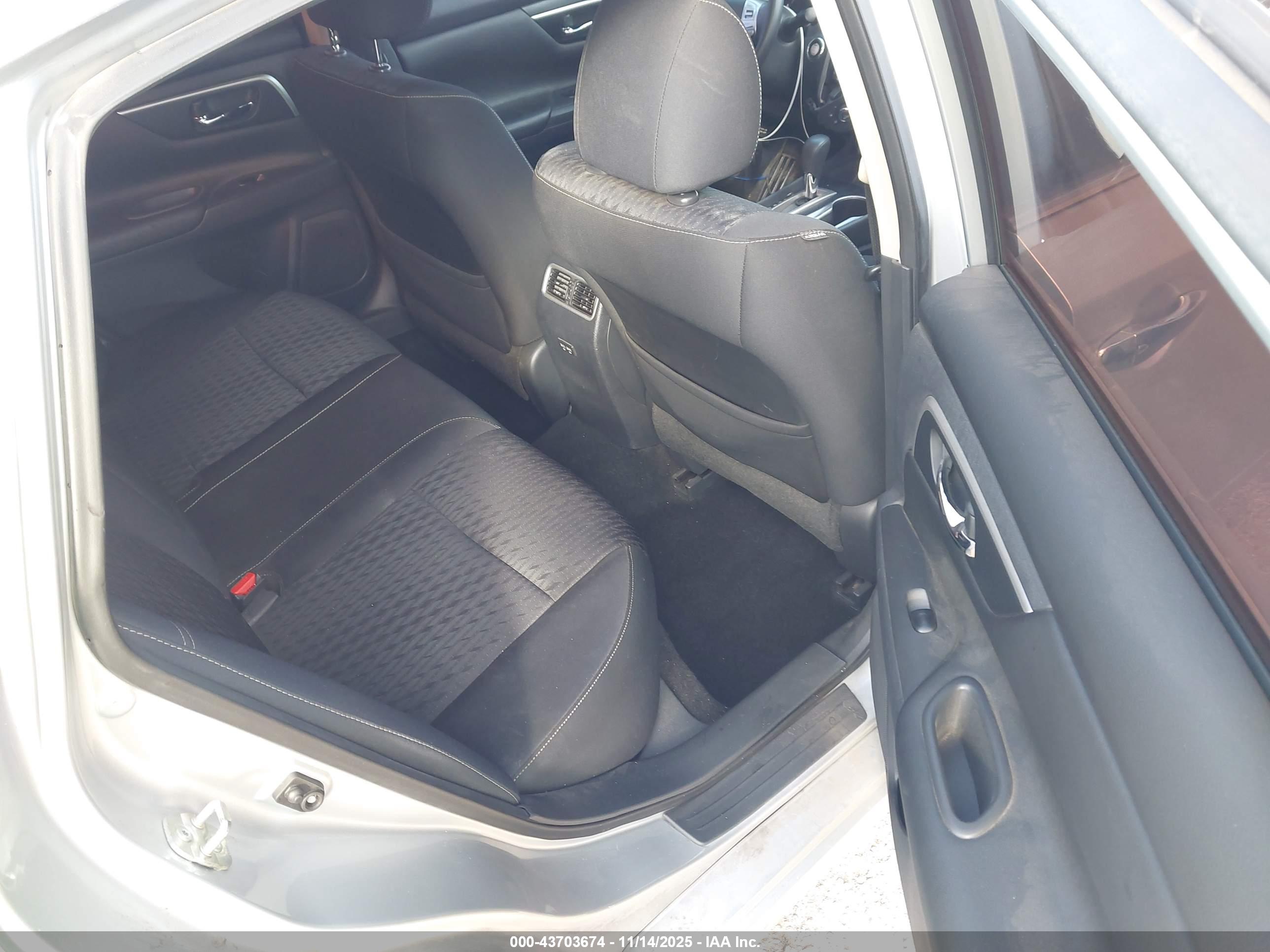 NISSAN ALTIMA image 8