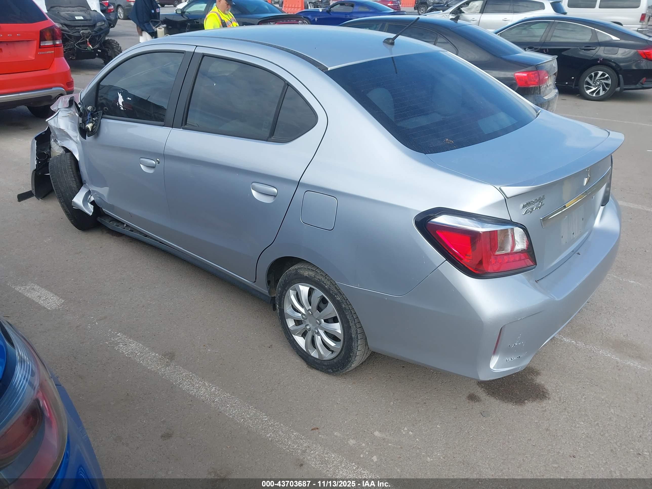 MITSUBISHI MIRAGE image 3