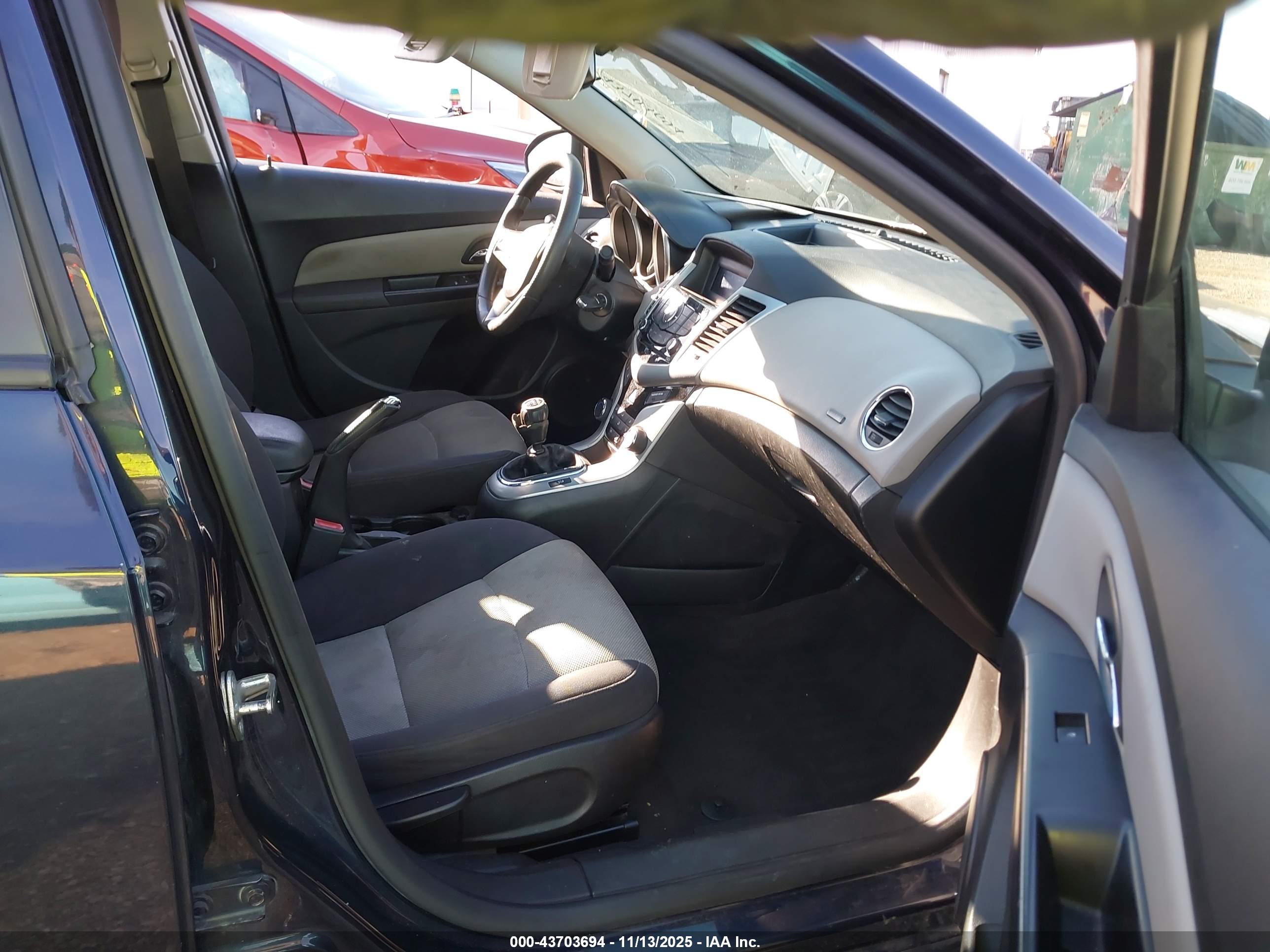 CHEVROLET CRUZE image 5