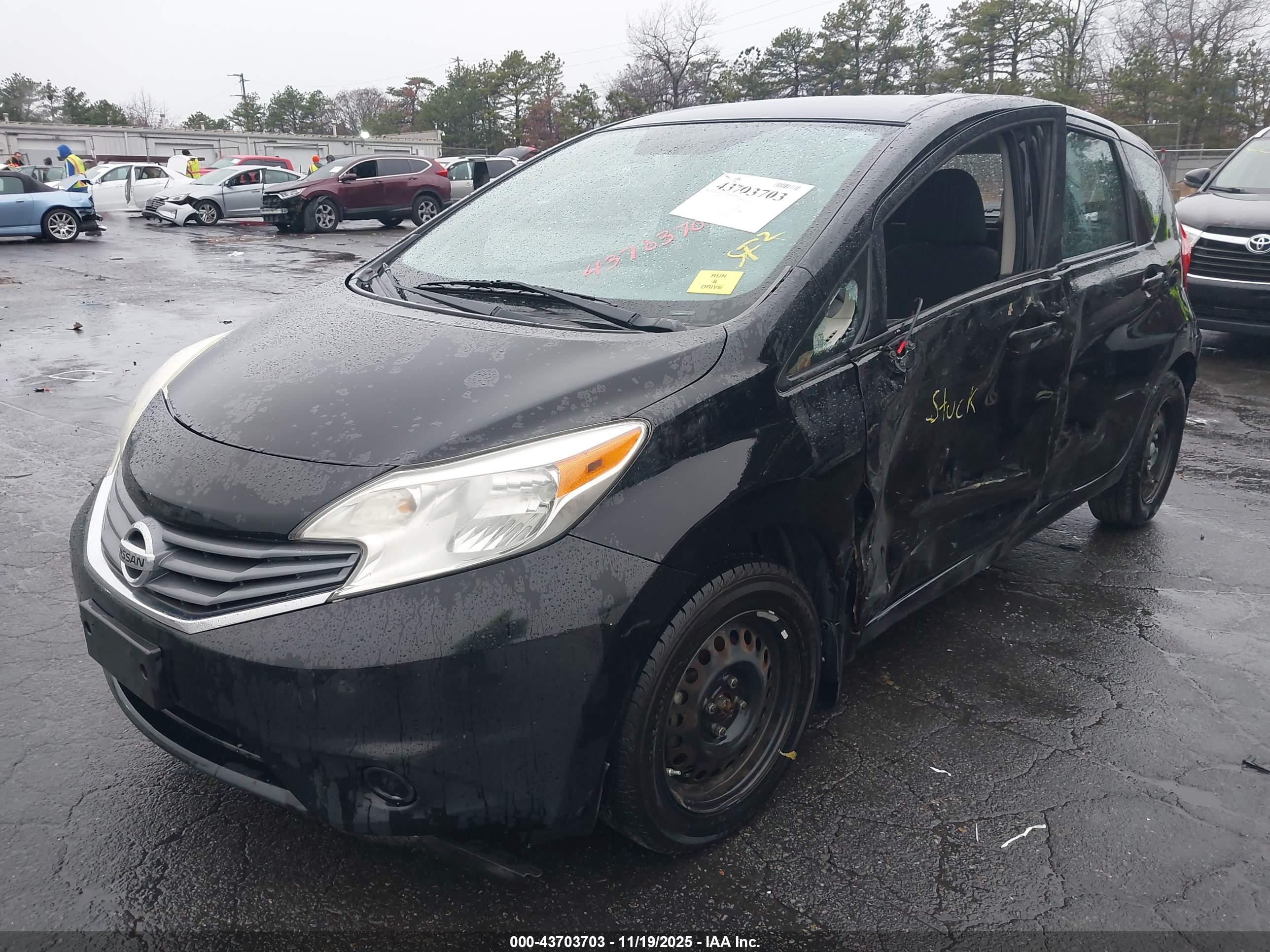 NISSAN VERSA image 2