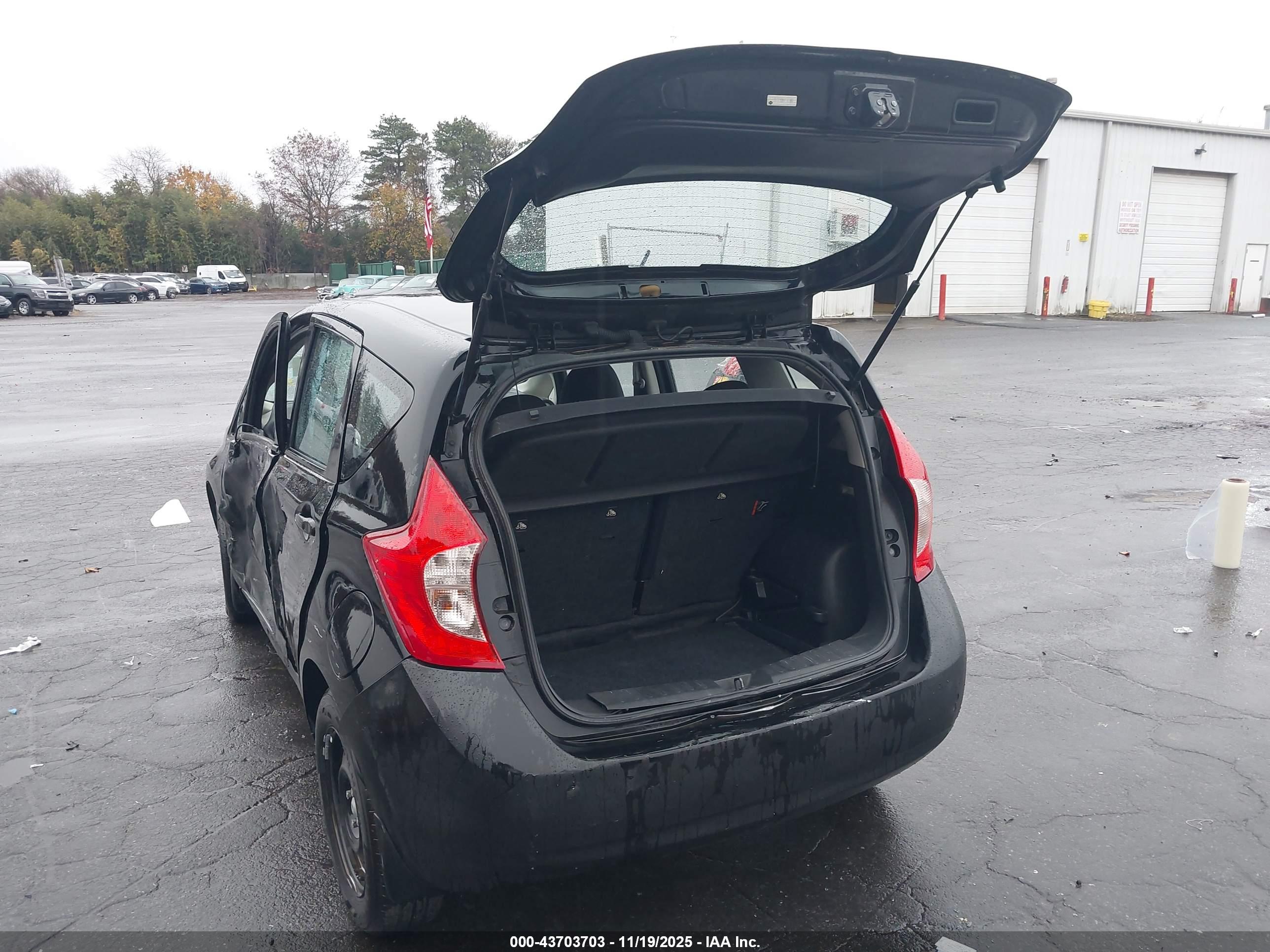 NISSAN VERSA image 3