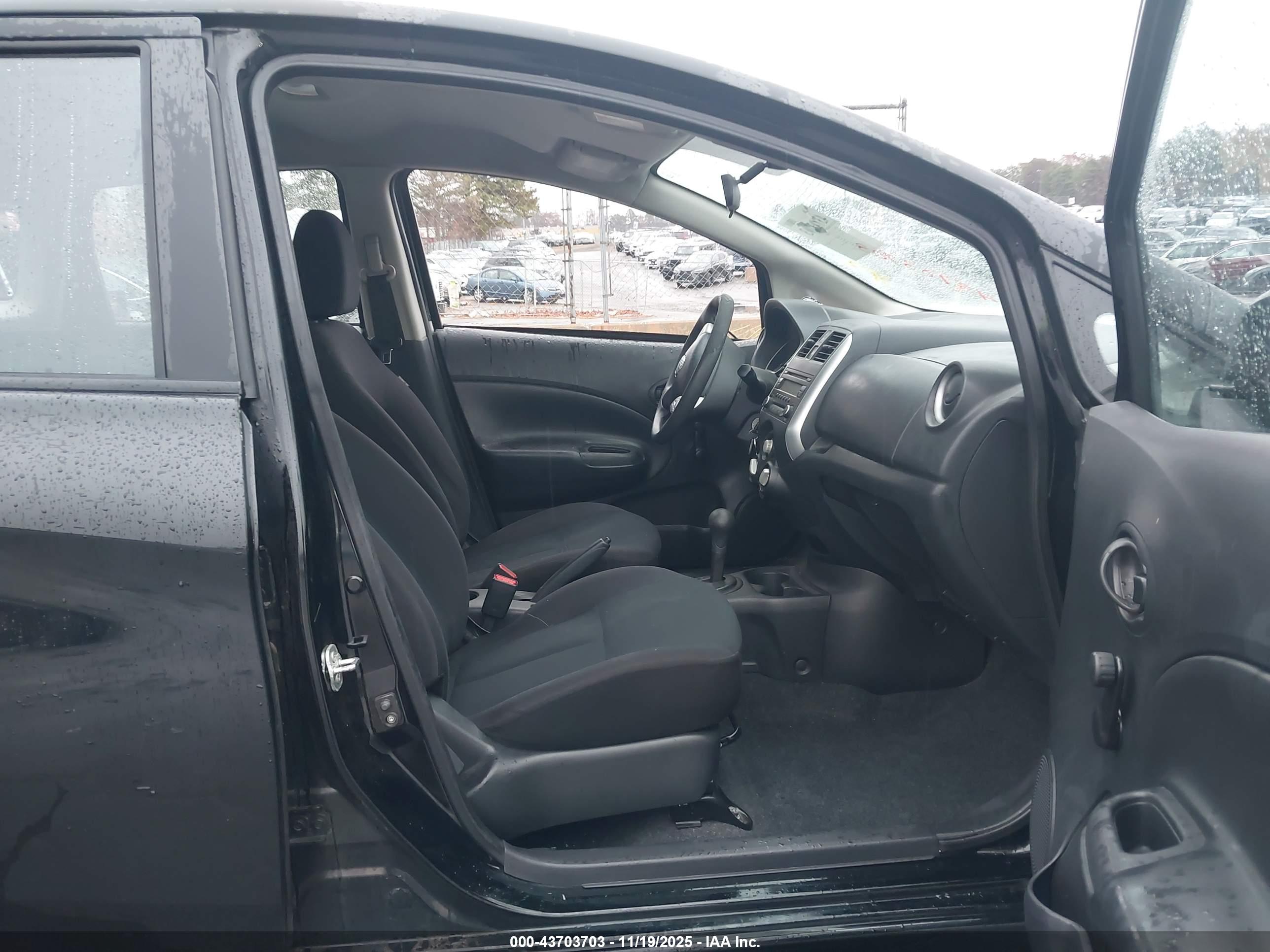 NISSAN VERSA image 5