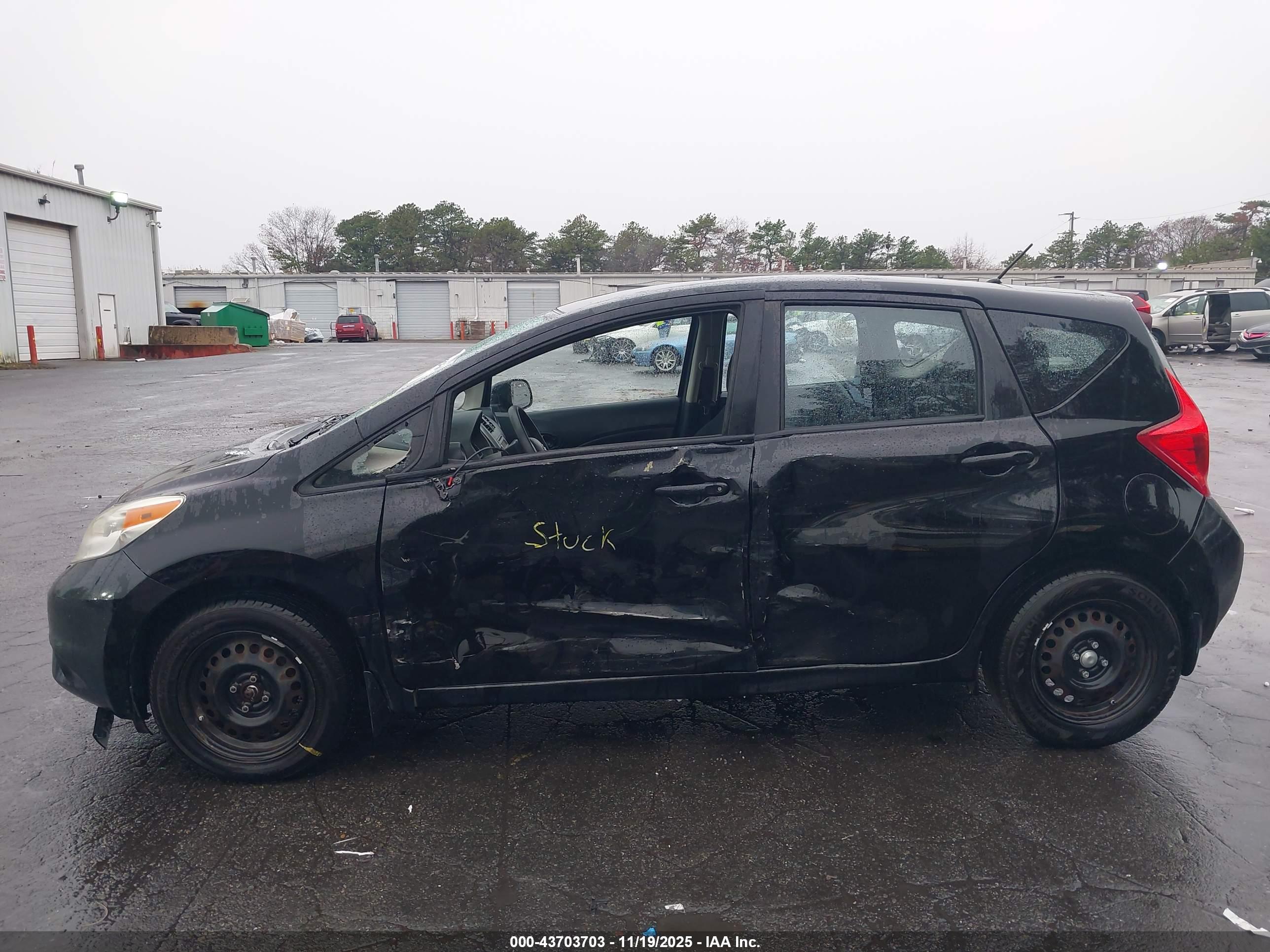 NISSAN VERSA image 6