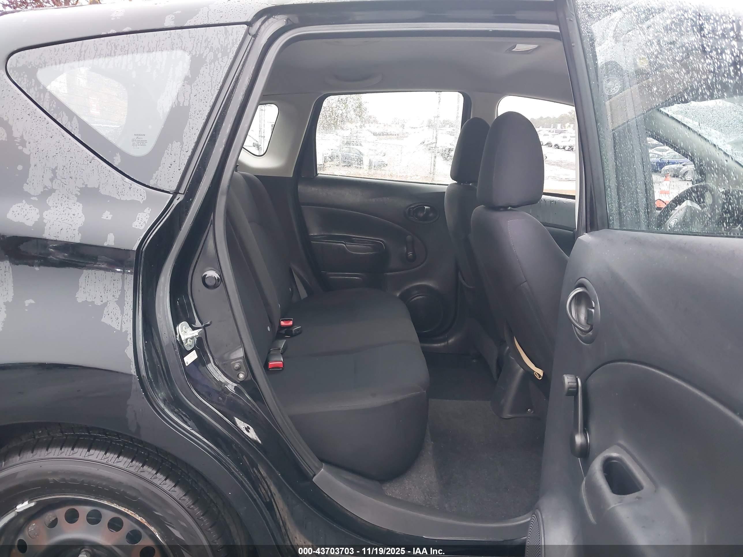 NISSAN VERSA image 8