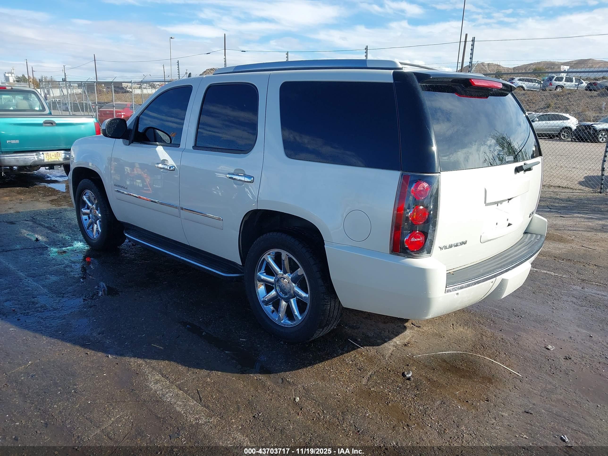 GMC YUKON image 3