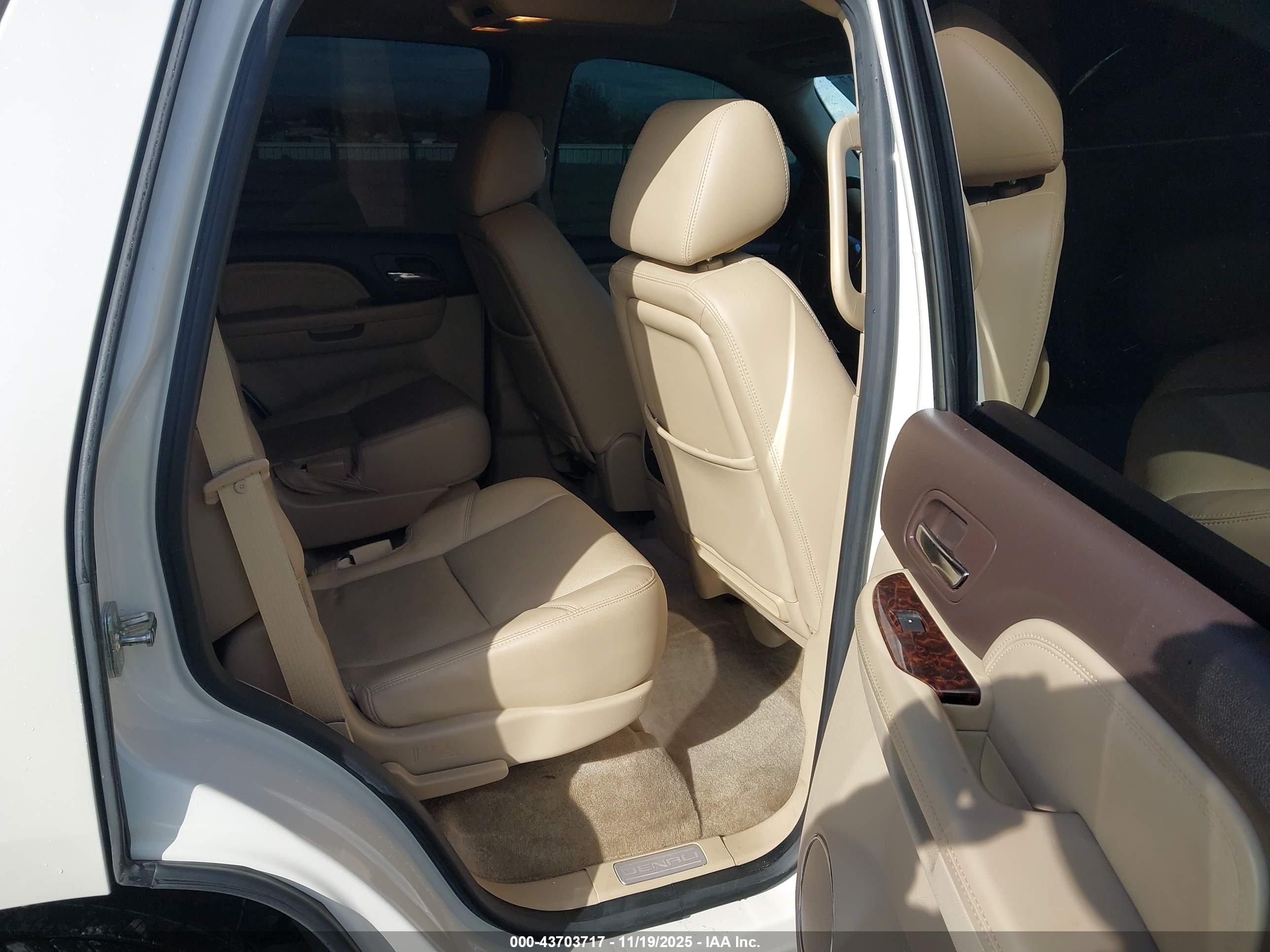 GMC YUKON image 8