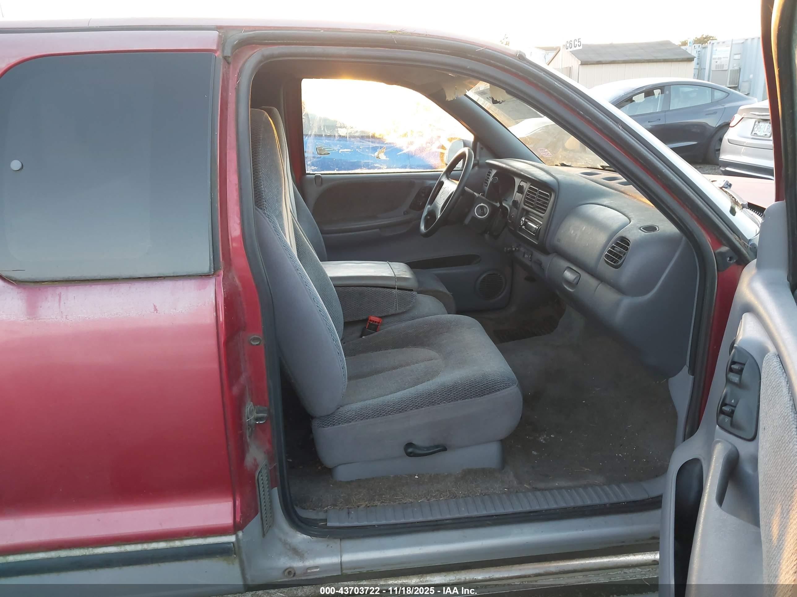 DODGE DAKOTA image 5