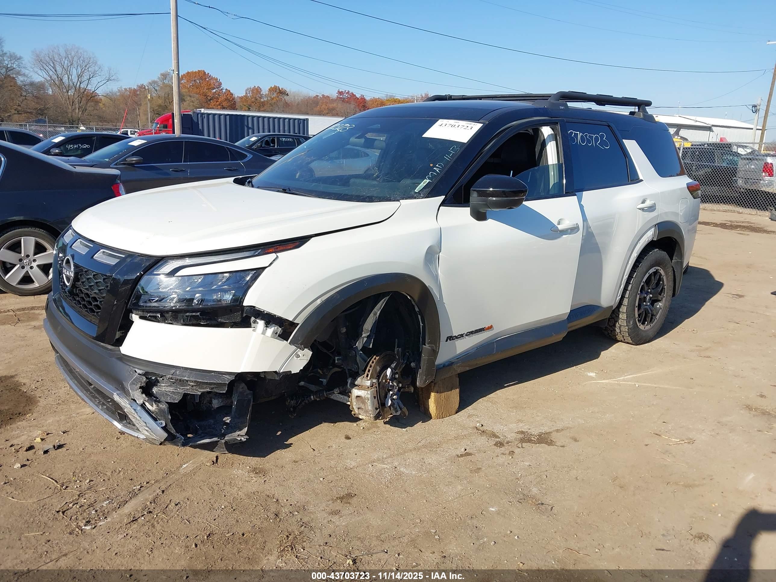 NISSAN PATHFINDER image 2