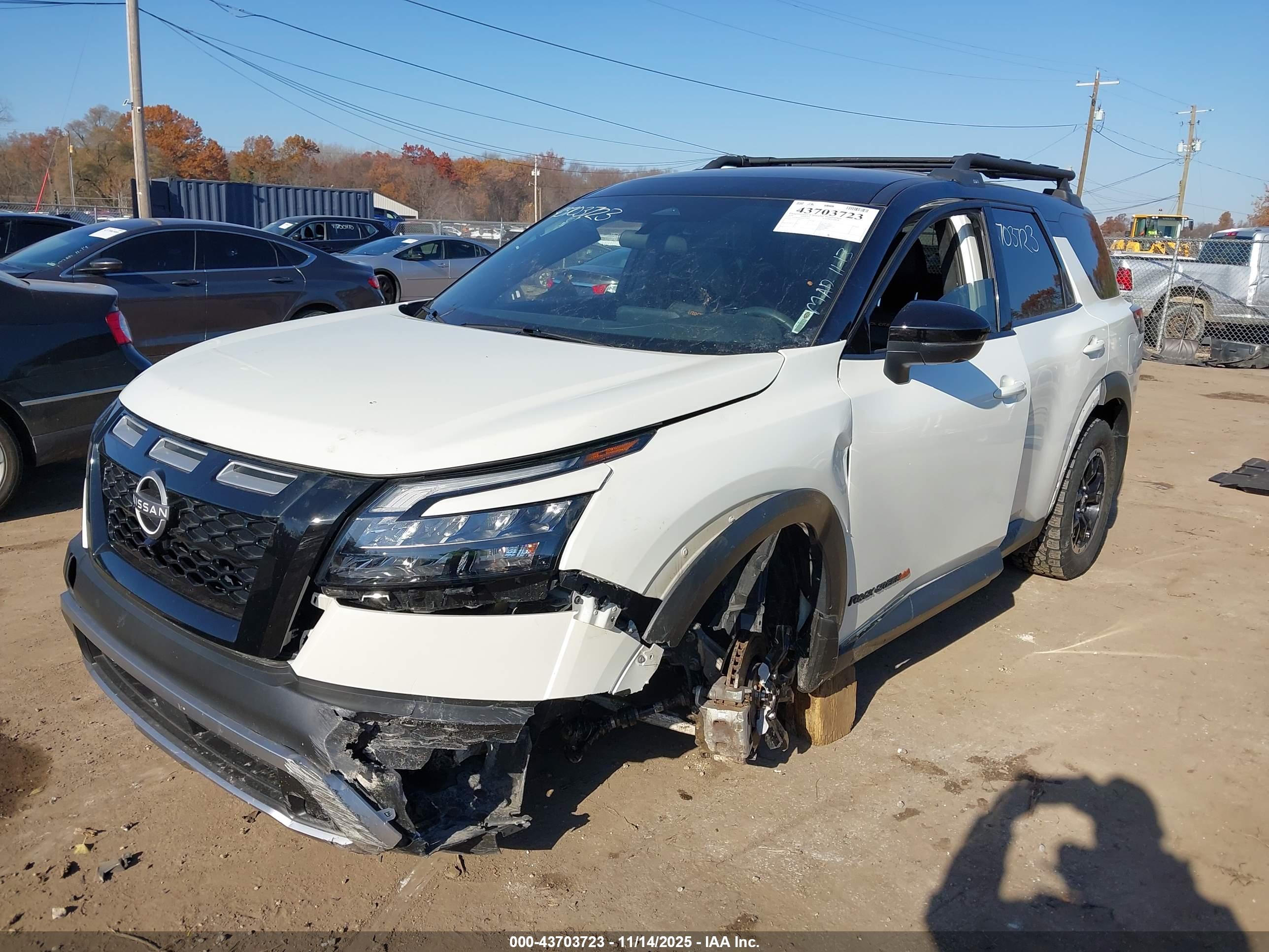 NISSAN PATHFINDER image 6