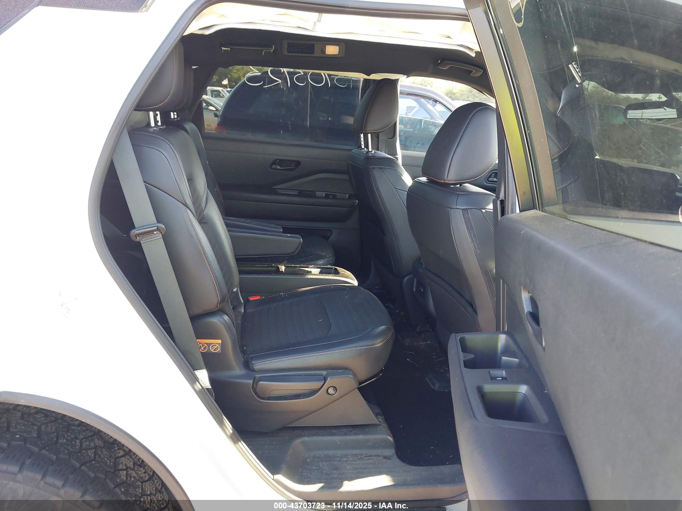 NISSAN PATHFINDER image 8