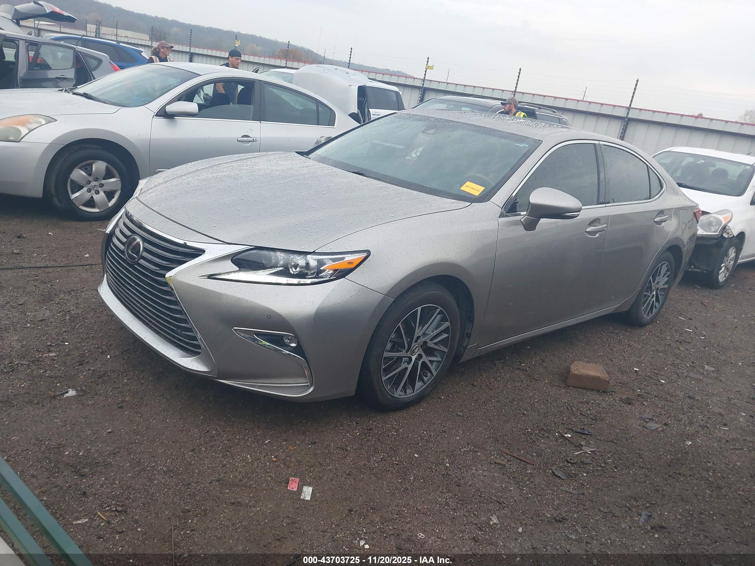 LEXUS ES image 2