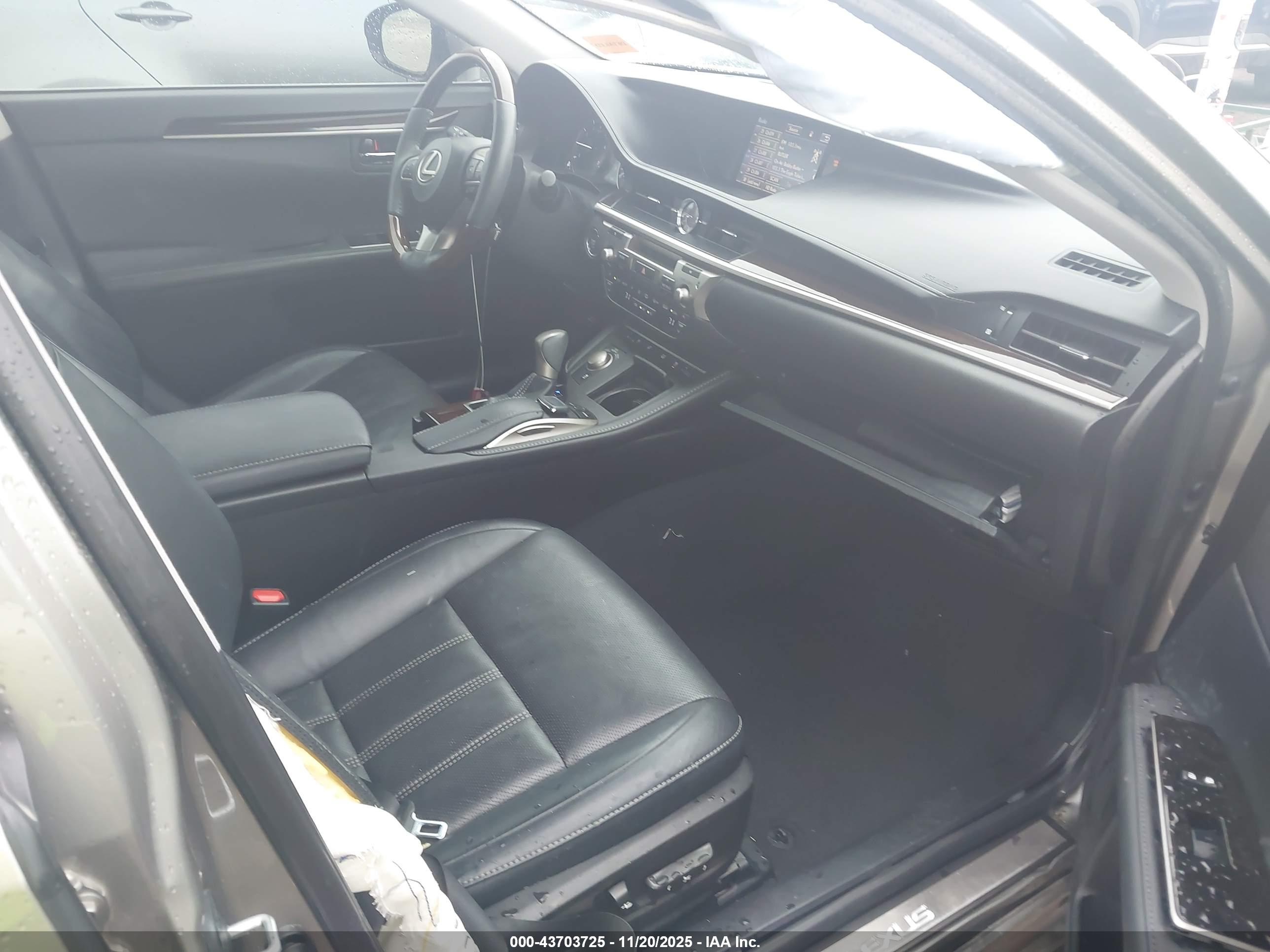 LEXUS ES image 5
