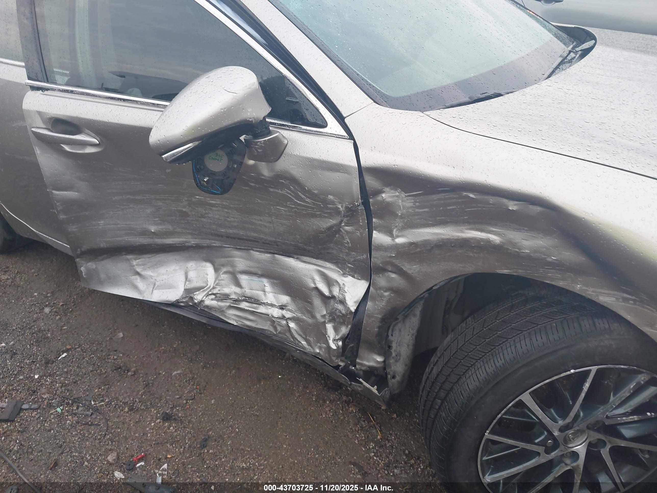LEXUS ES image 6