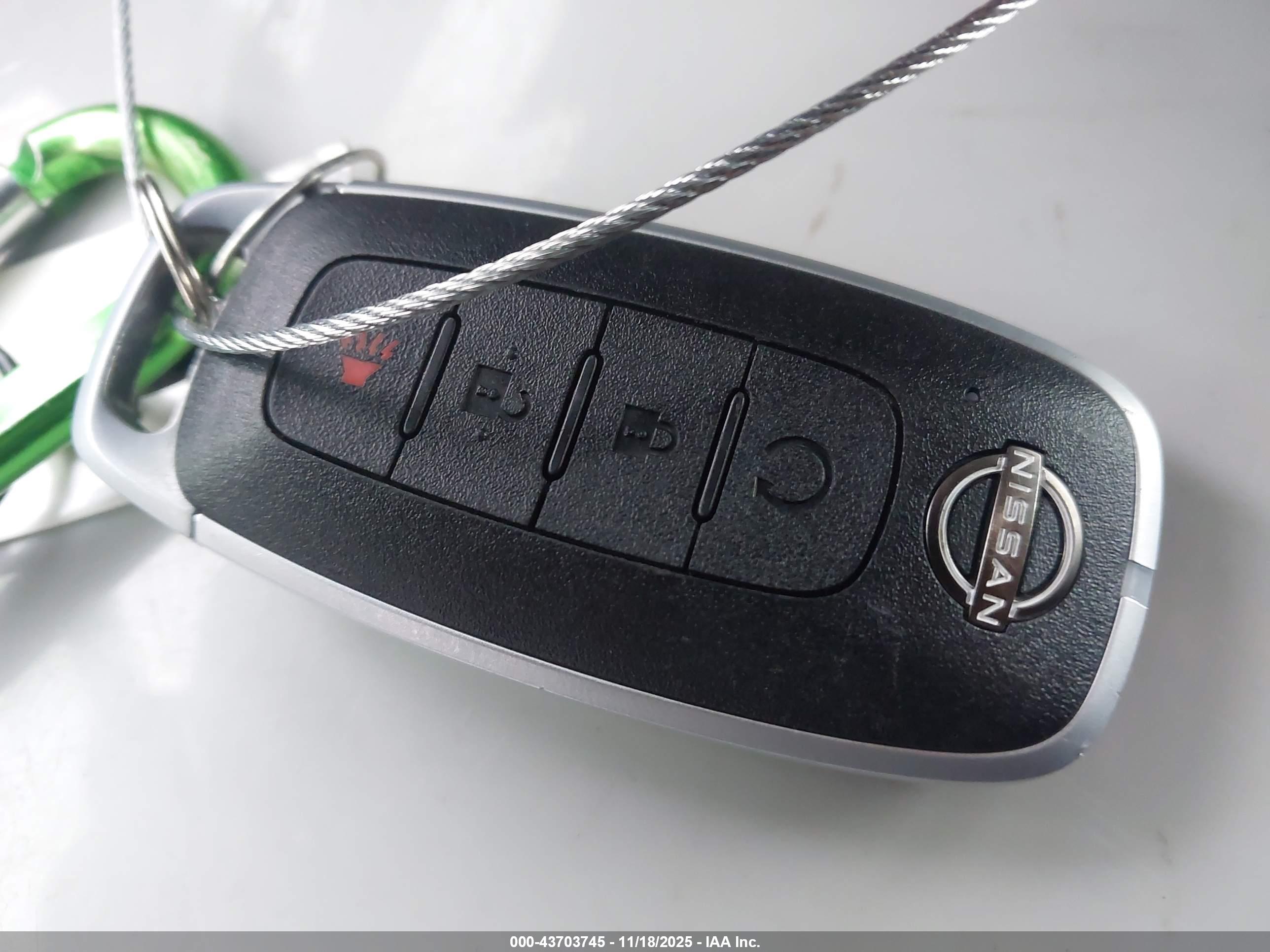 NISSAN ROGUE image 11