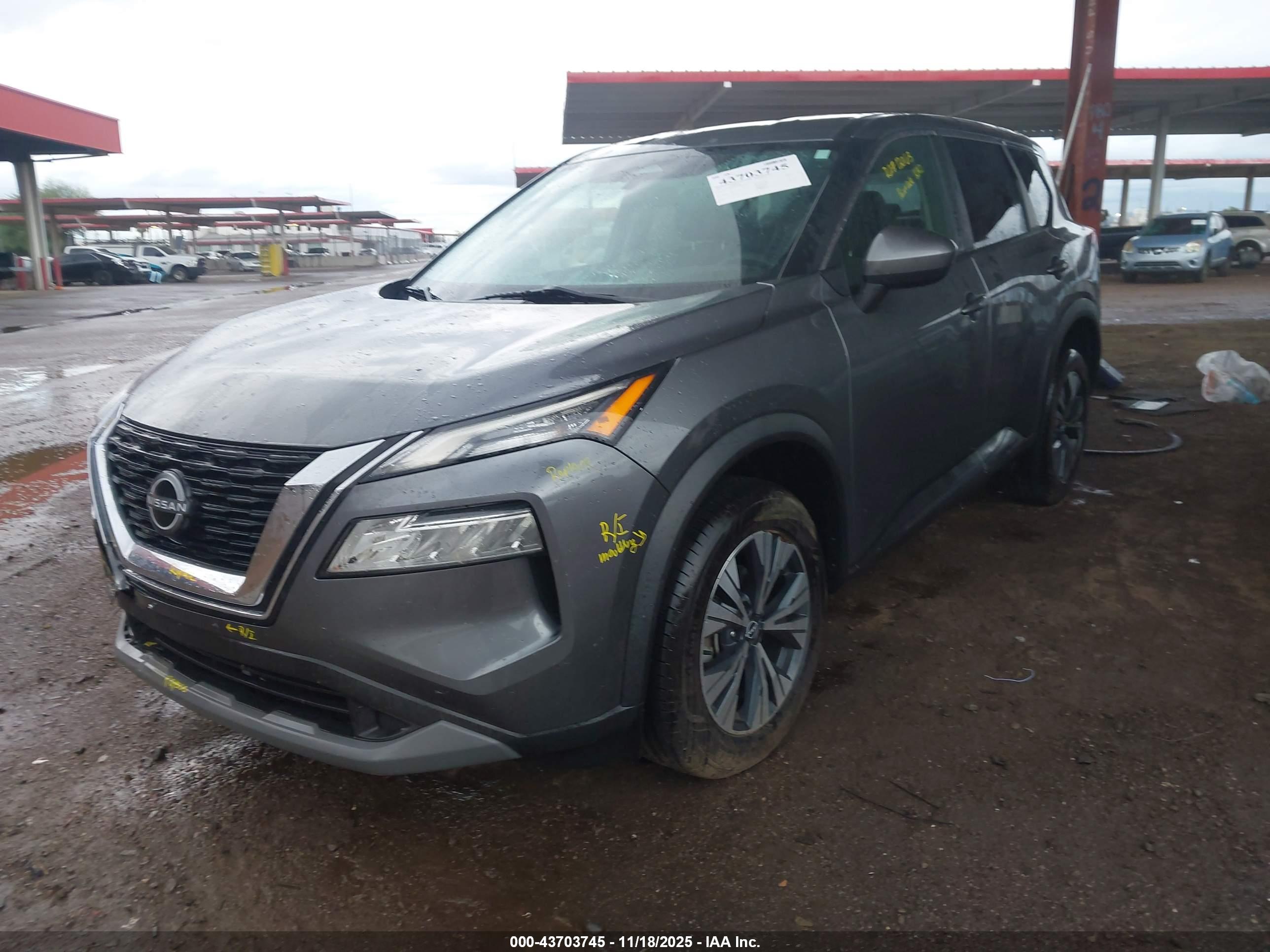 NISSAN ROGUE image 2