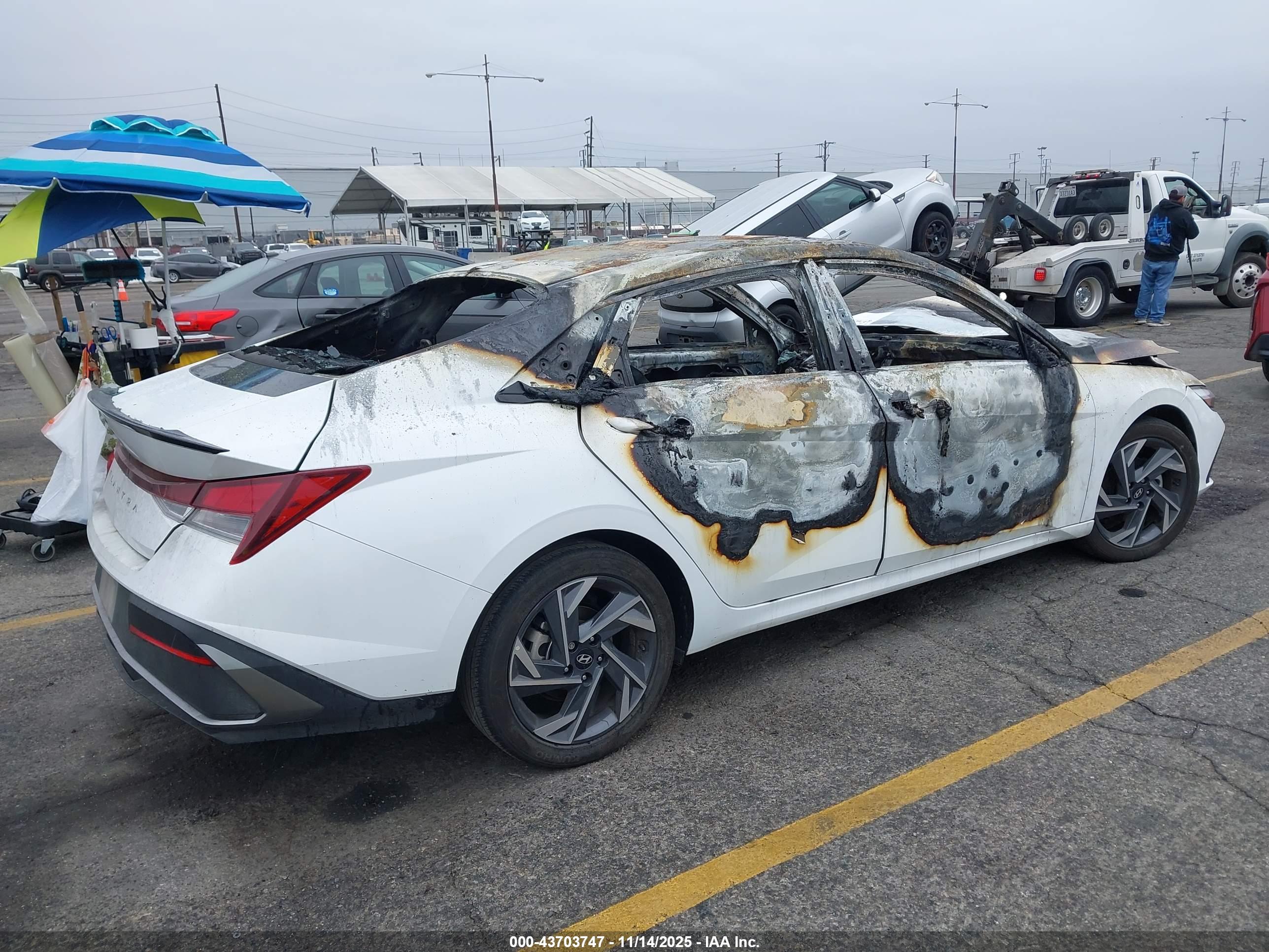 HYUNDAI ELANTRA image 4