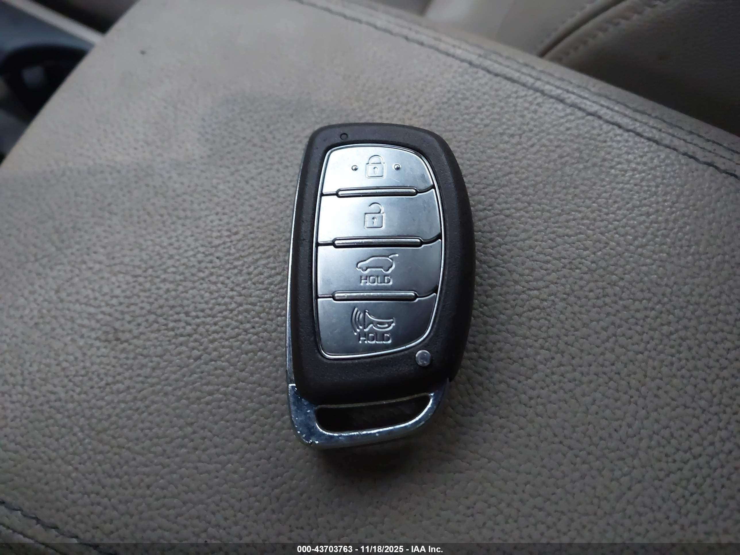 HYUNDAI TUCSON image 11