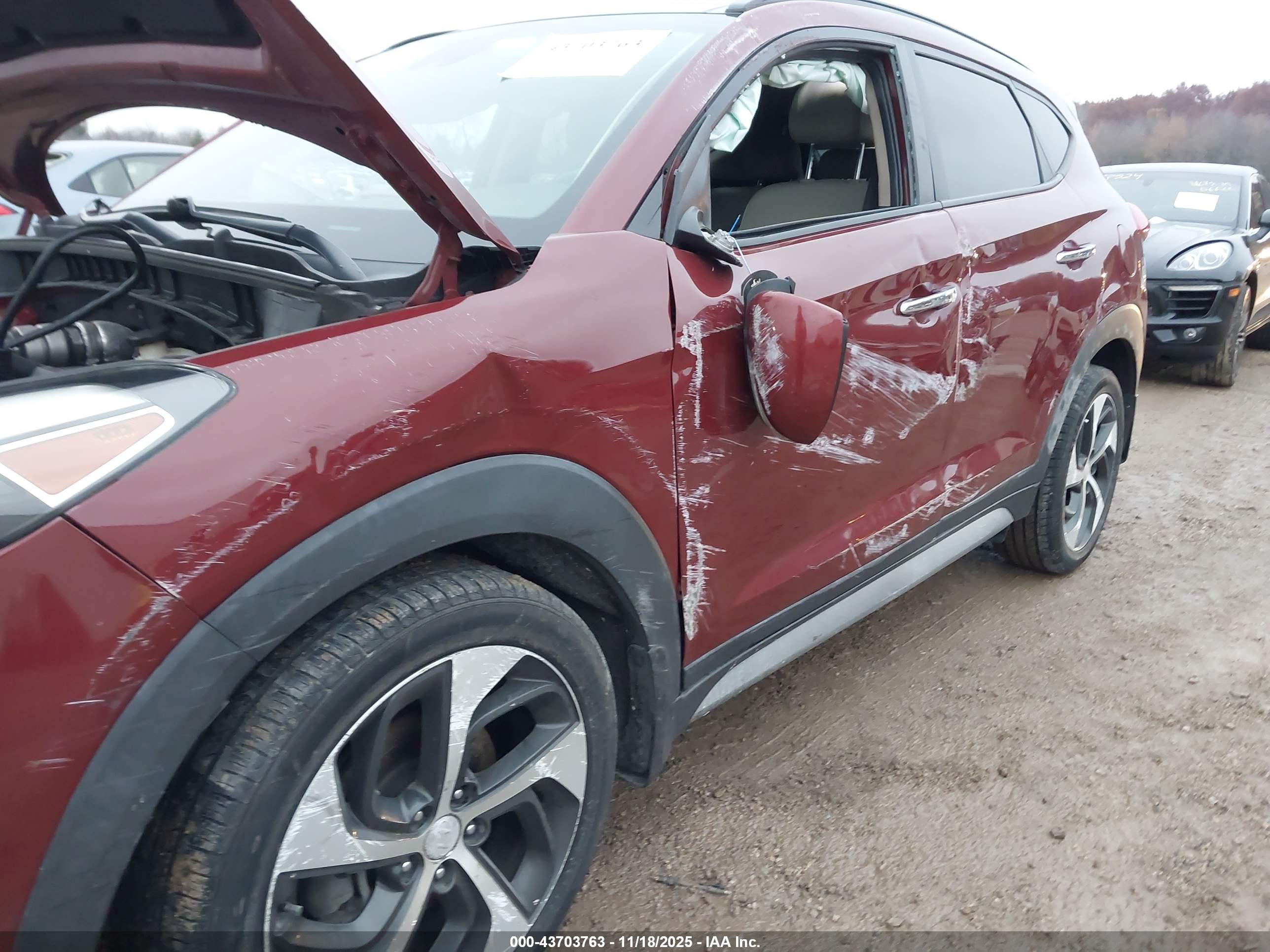 HYUNDAI TUCSON image 6