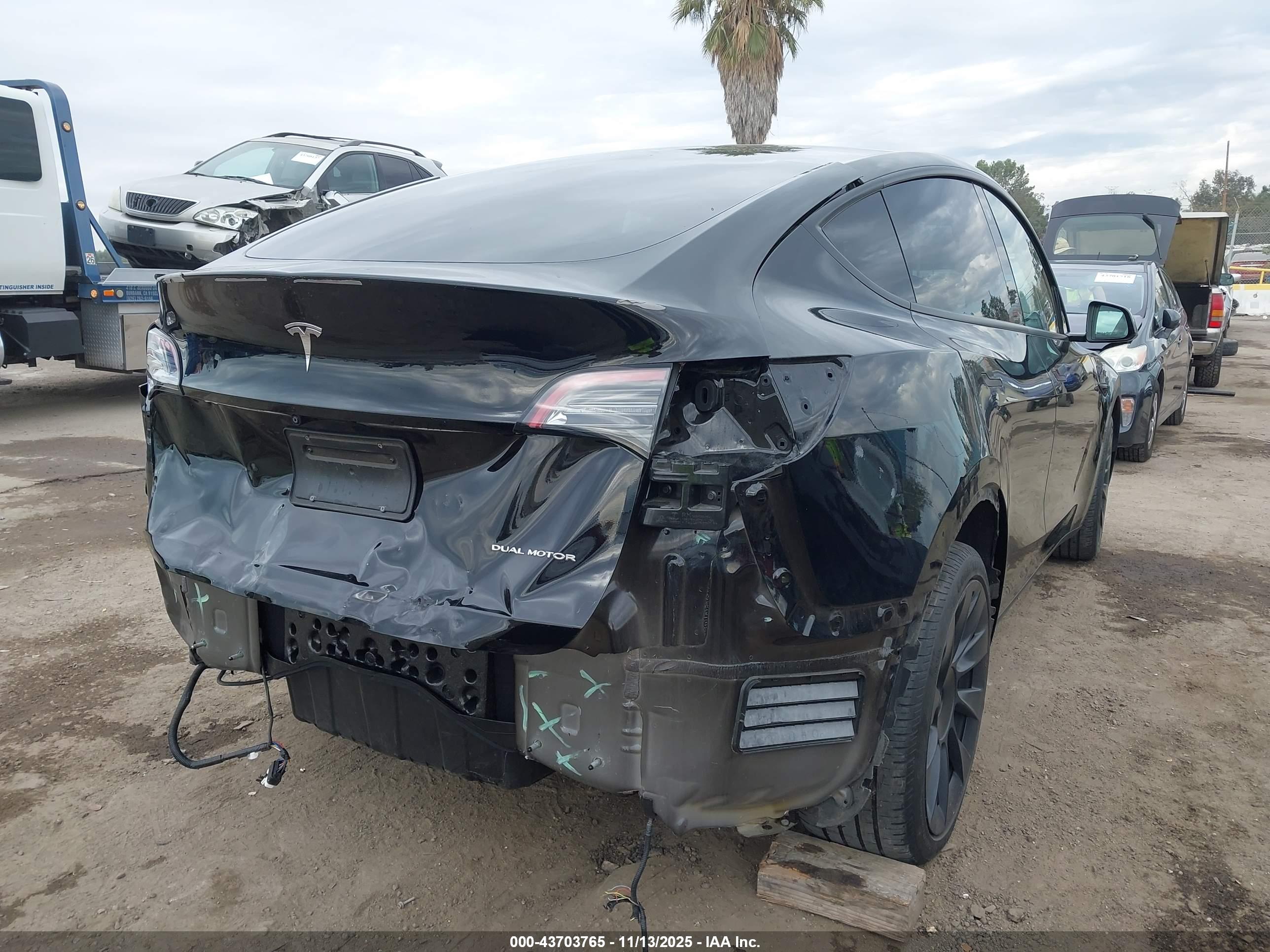 TESLA MODEL image 4