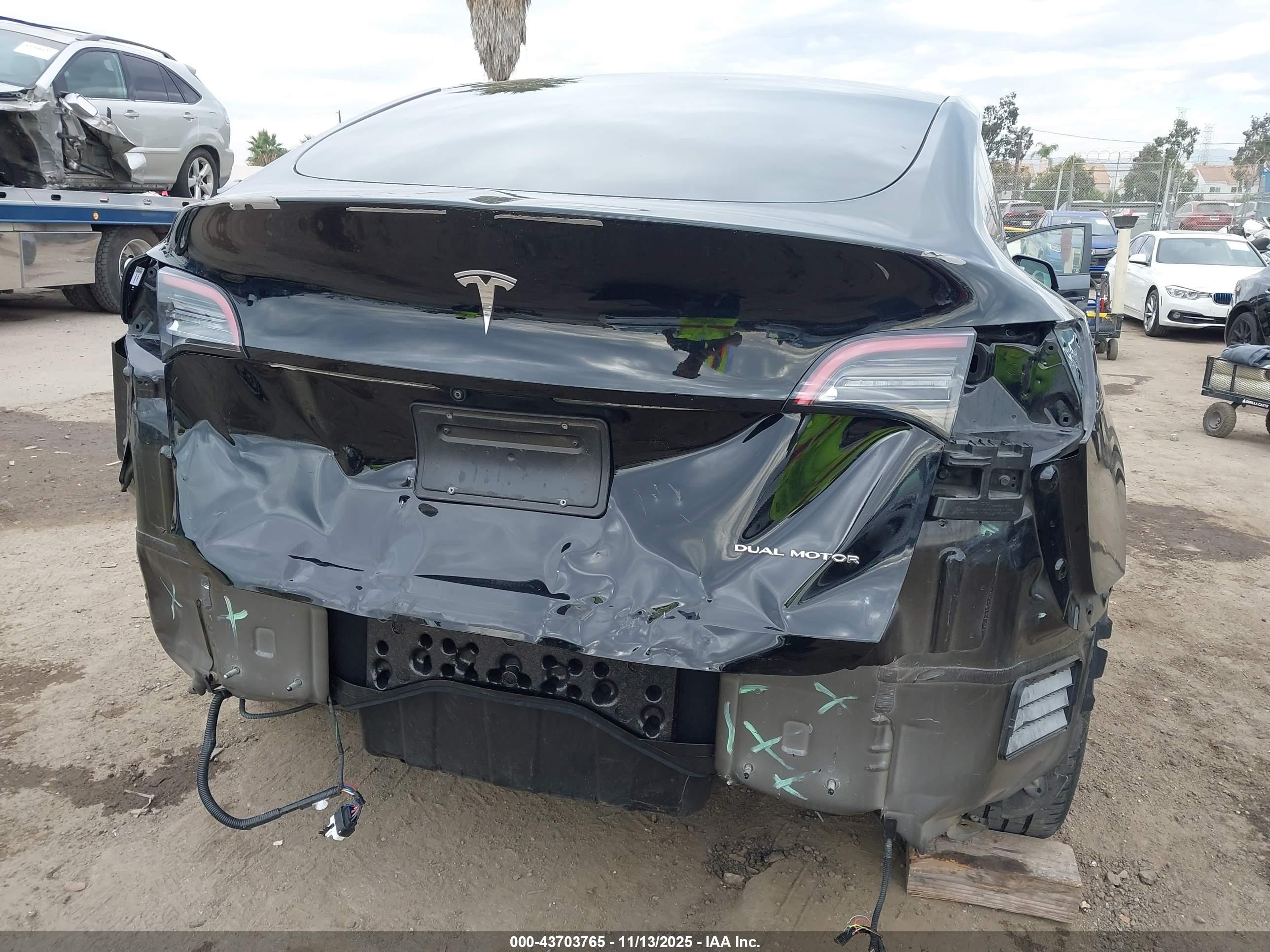 TESLA MODEL image 6
