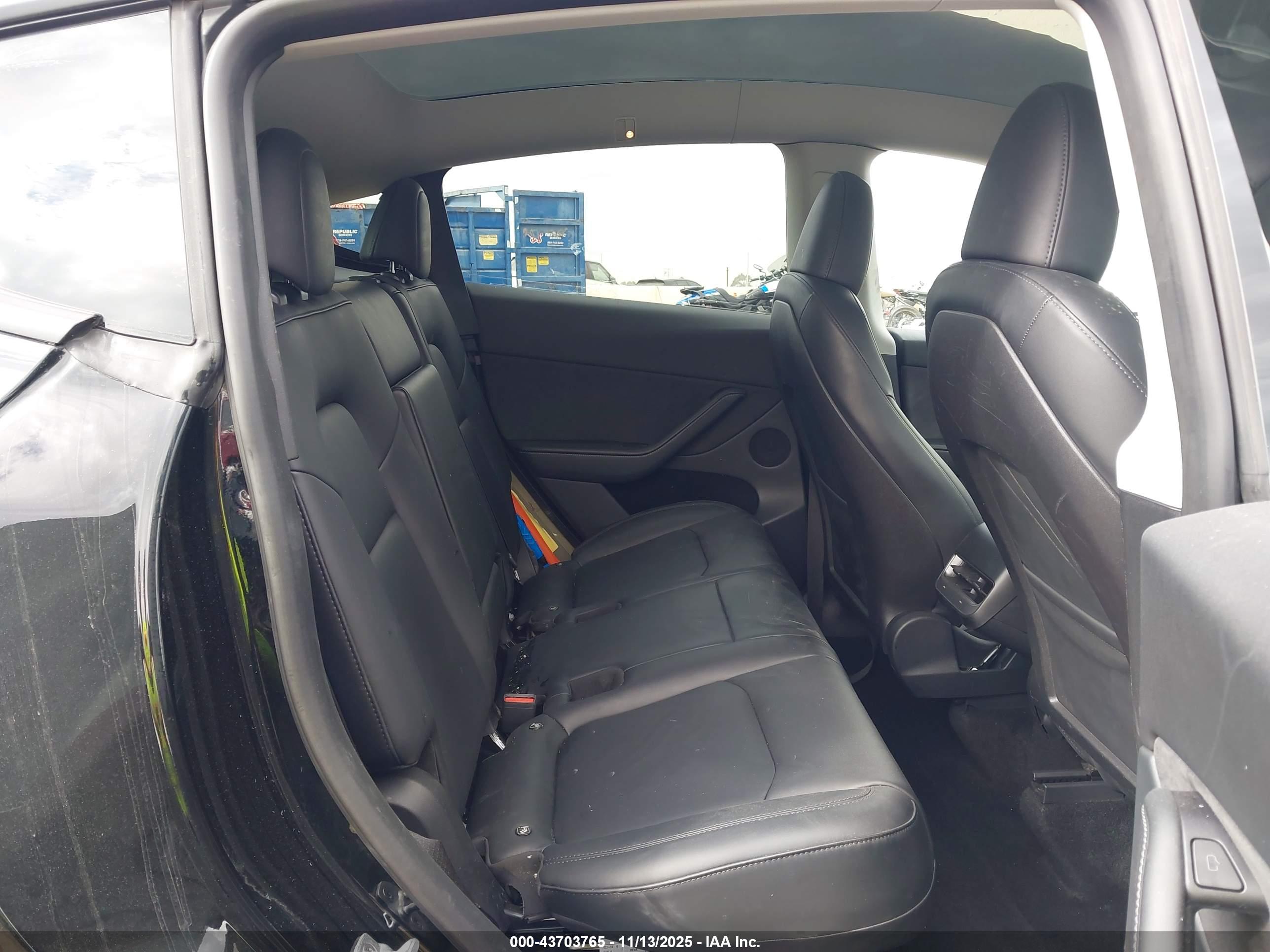 TESLA MODEL image 8