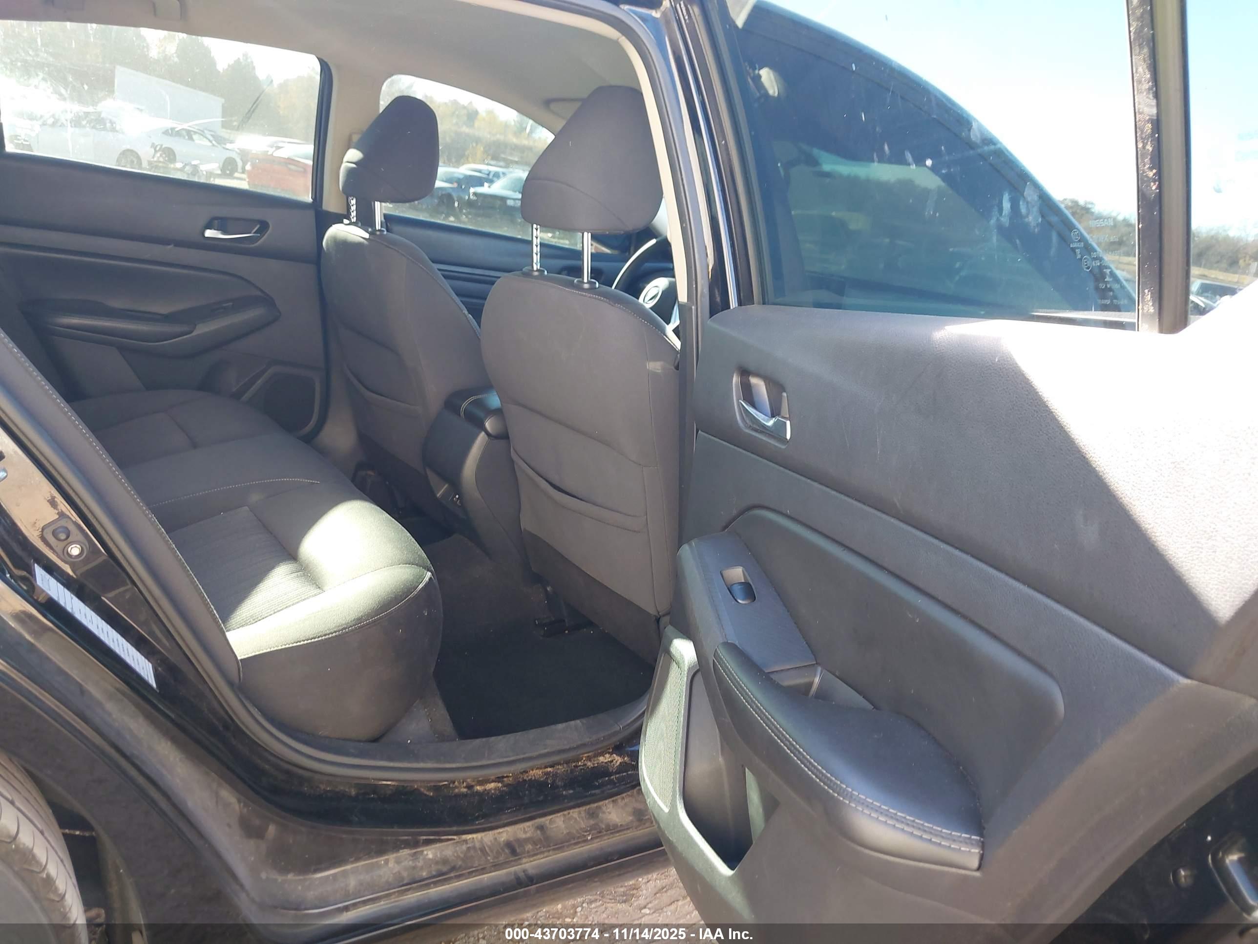 NISSAN ALTIMA image 8