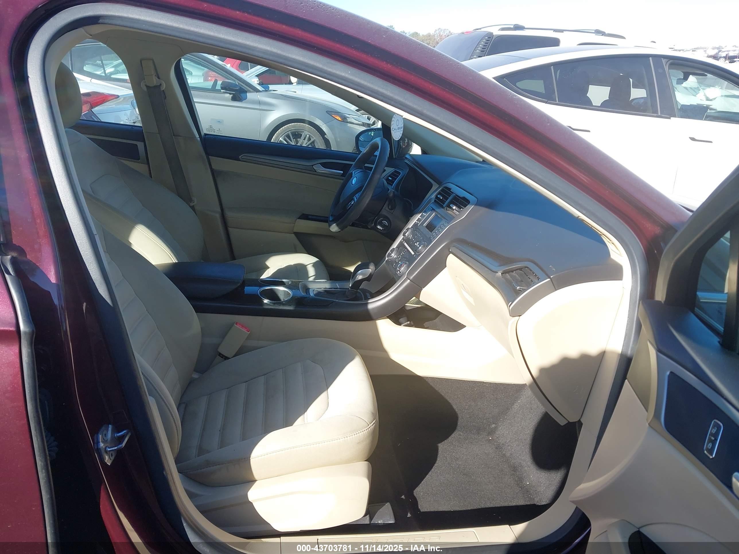 FORD FUSION image 5