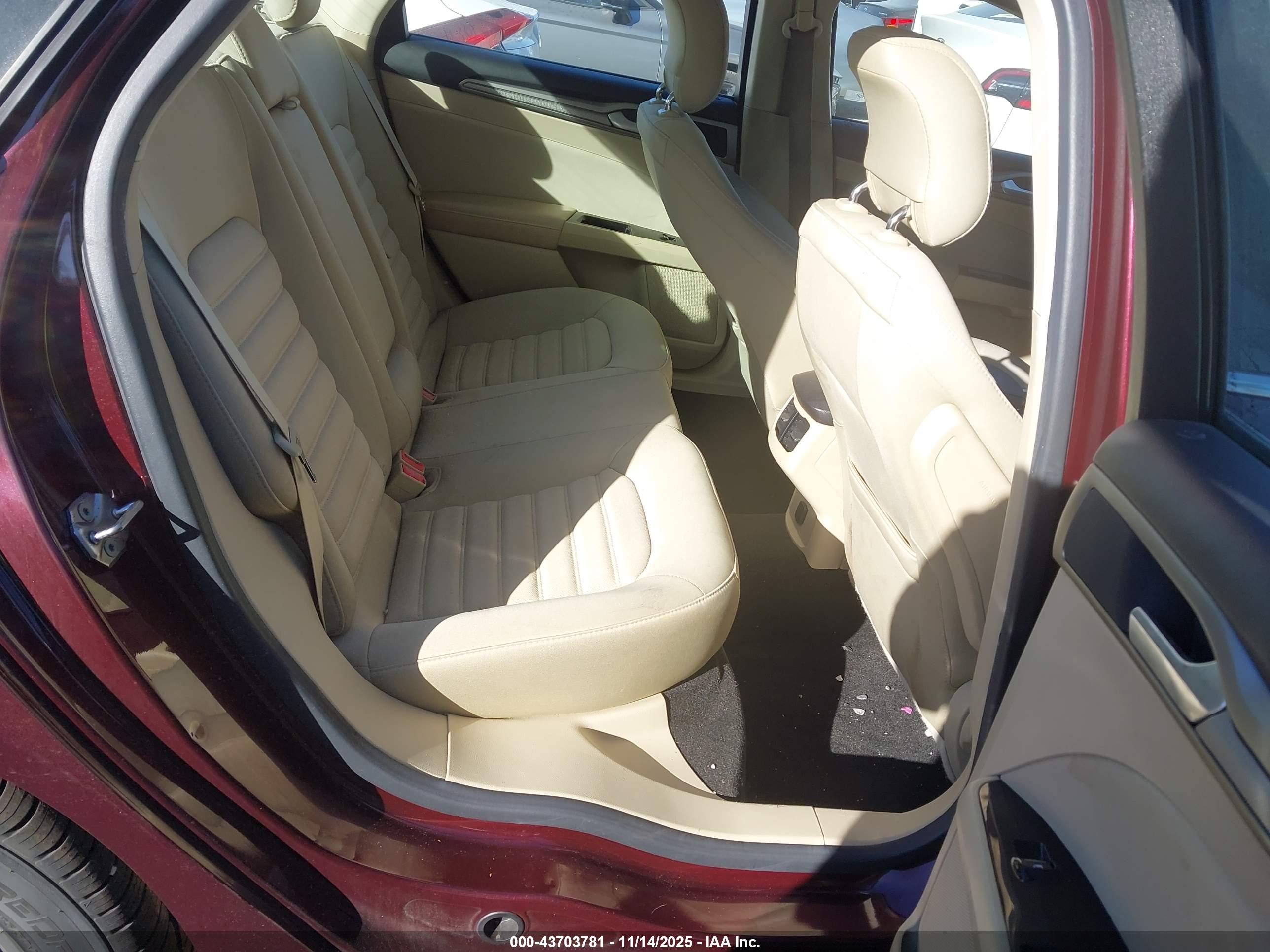 FORD FUSION image 8
