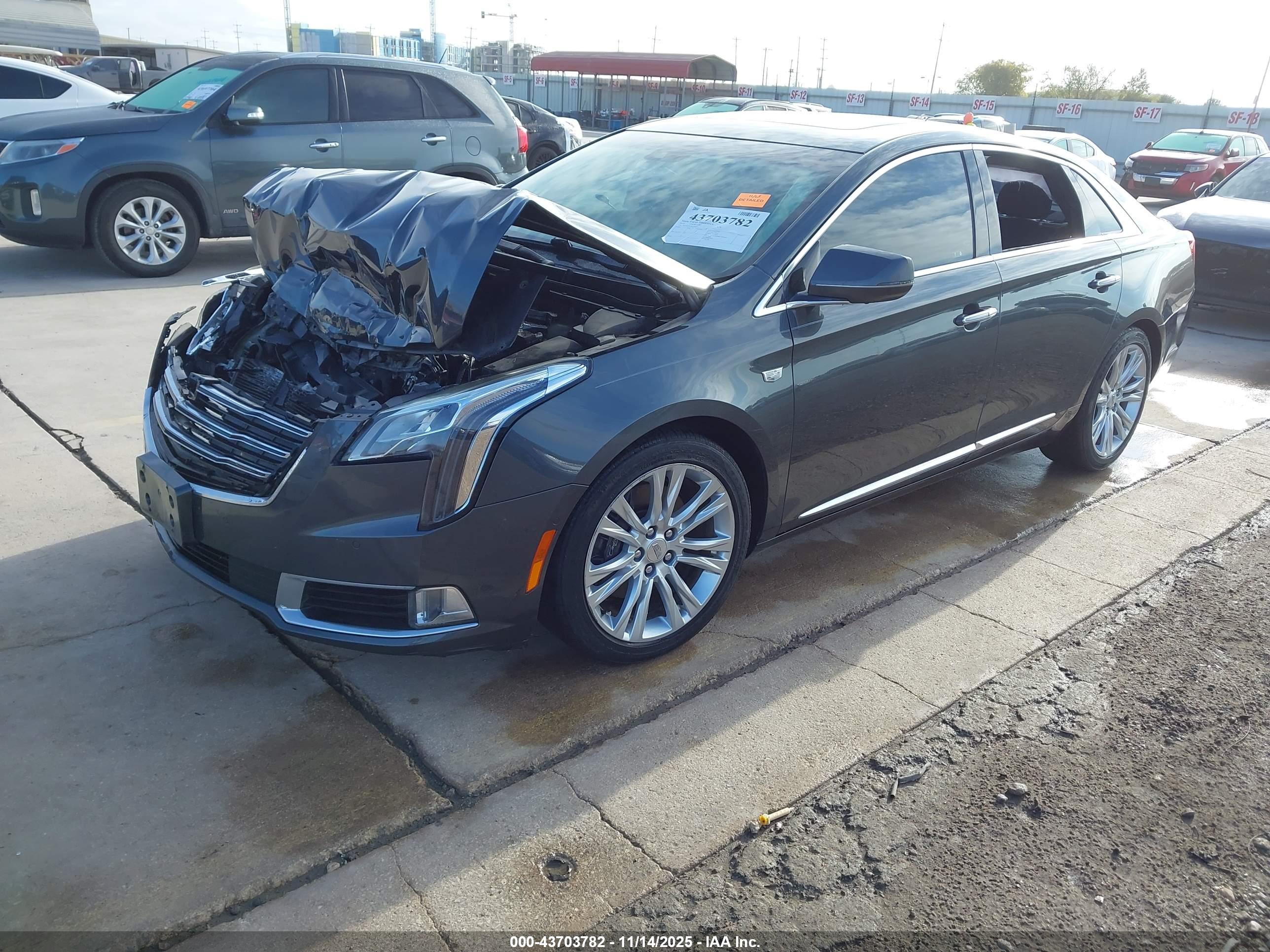 CADILLAC XTS image 2