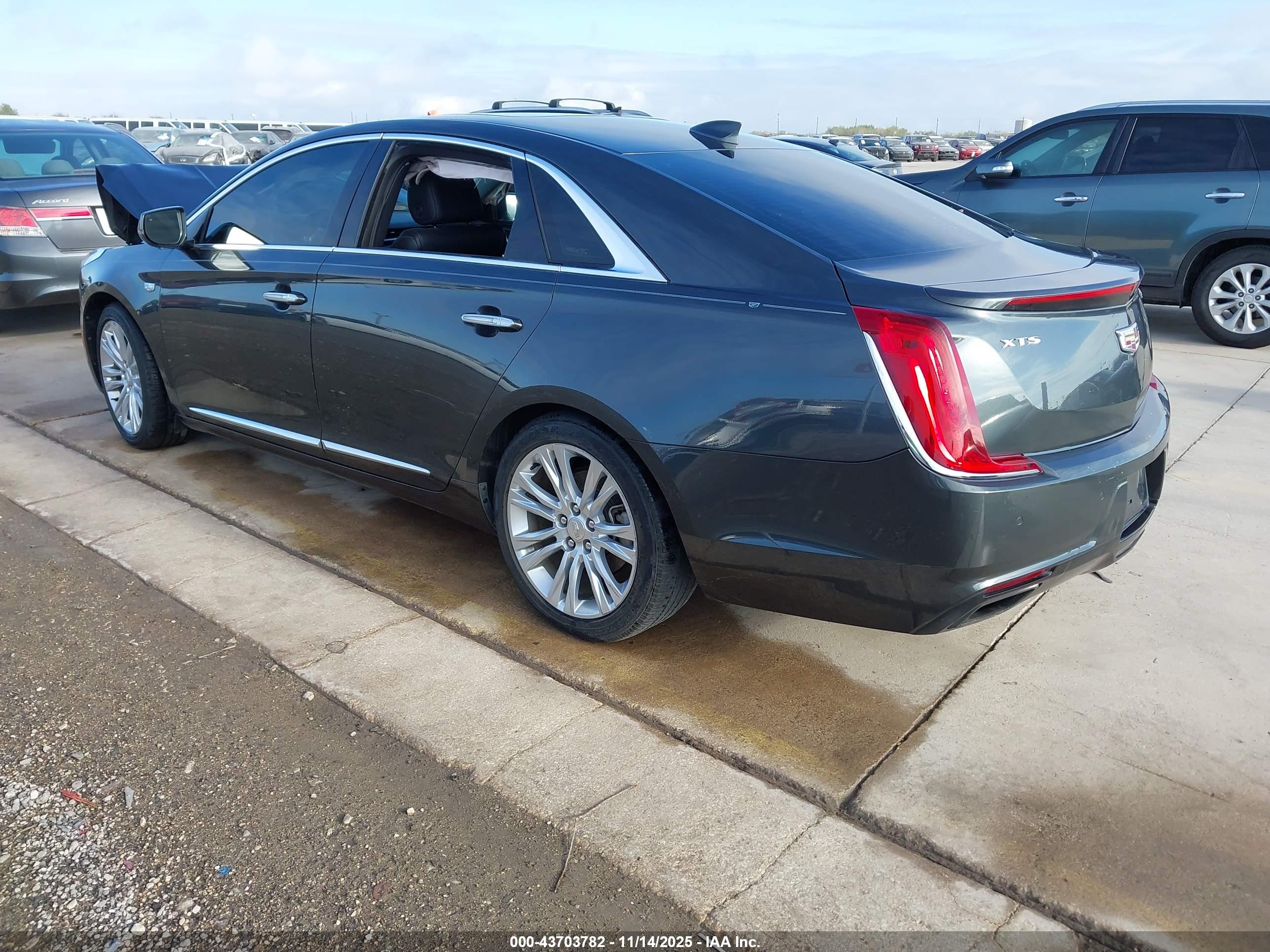 CADILLAC XTS image 3