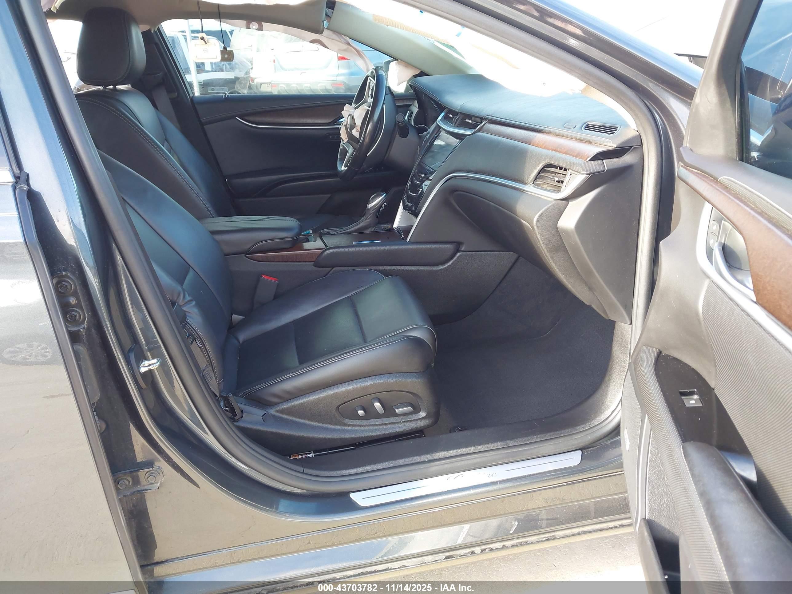 CADILLAC XTS image 5
