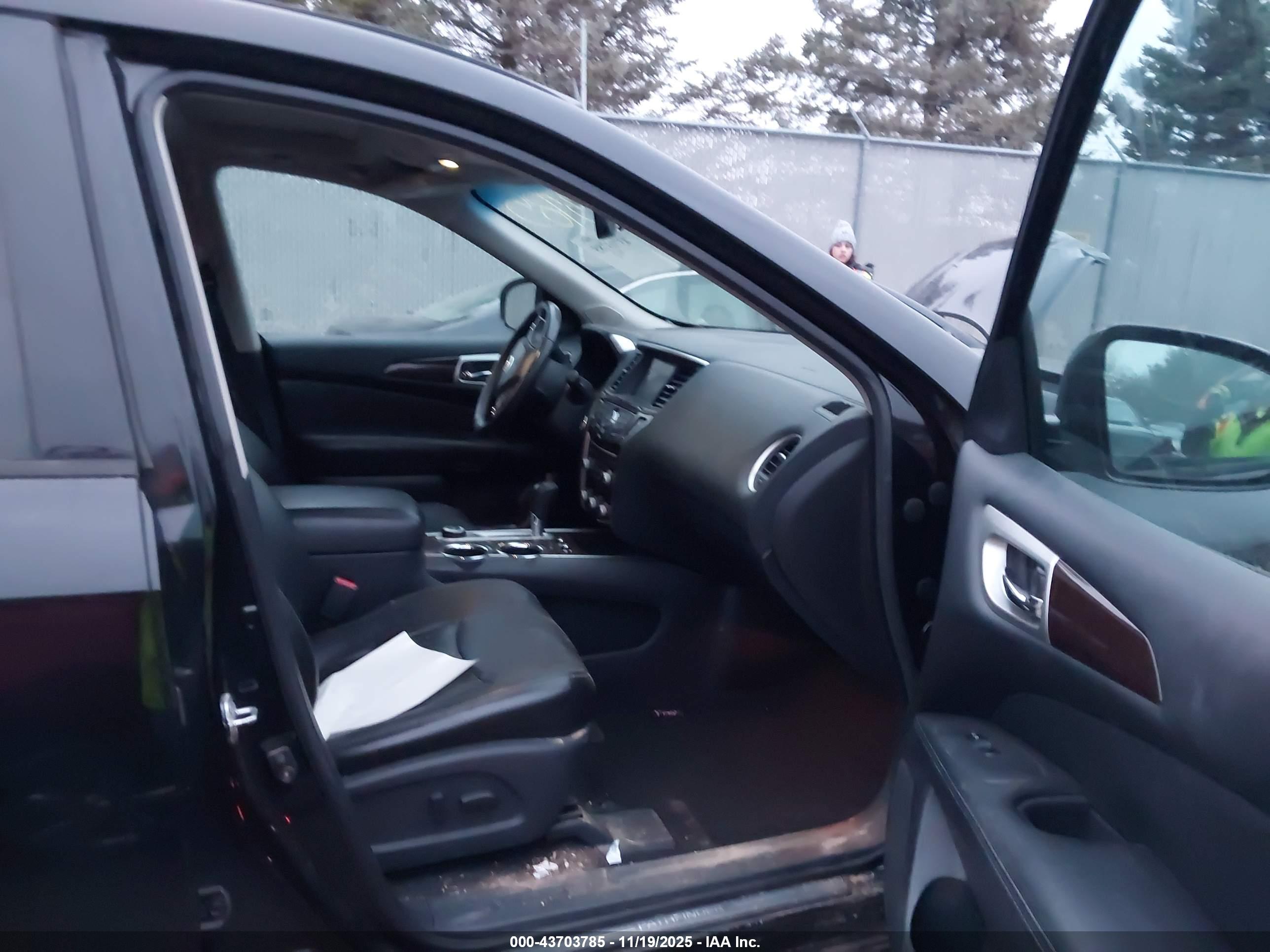 NISSAN PATHFINDER image 5