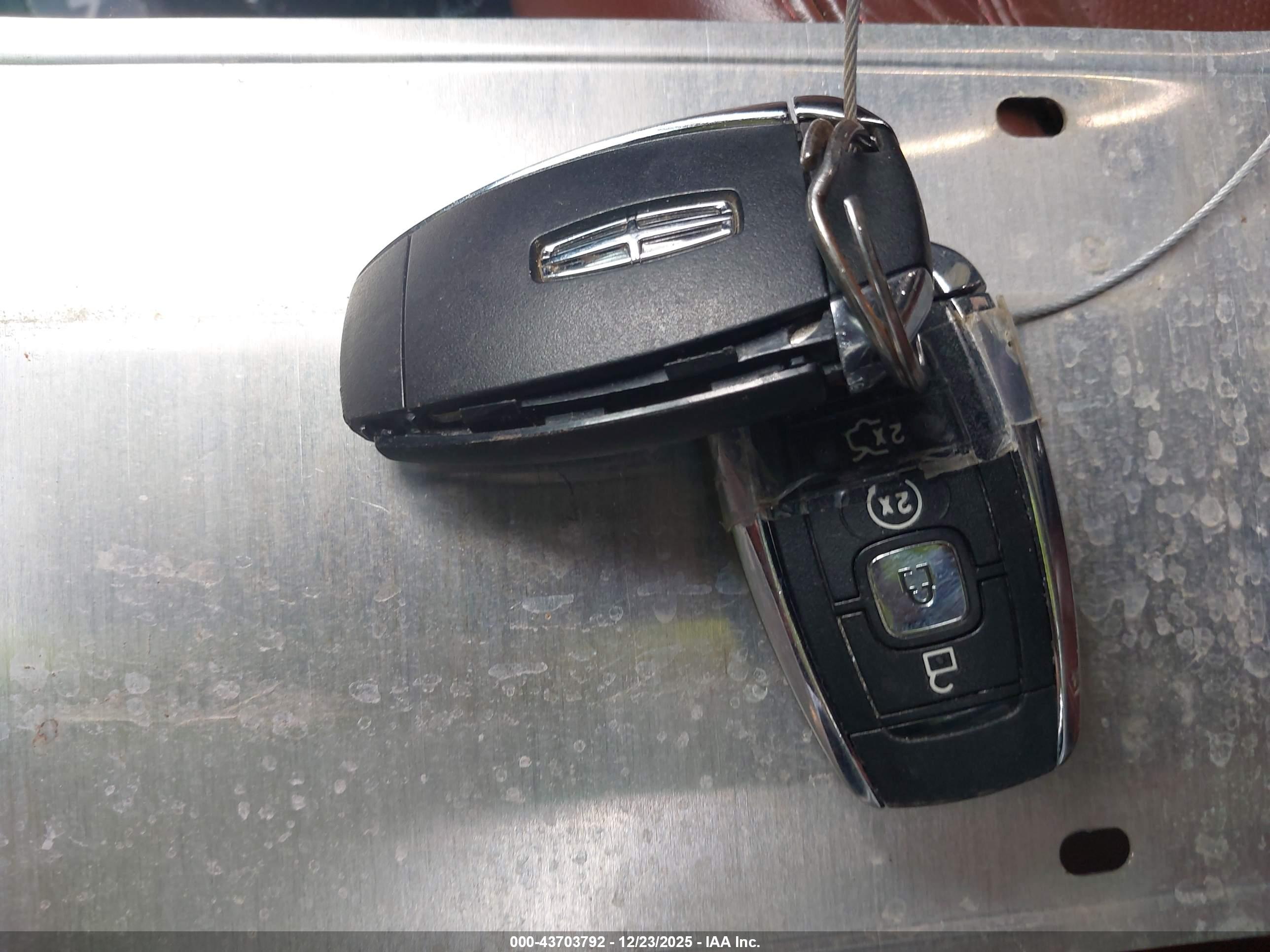 LINCOLN MKZ image 11